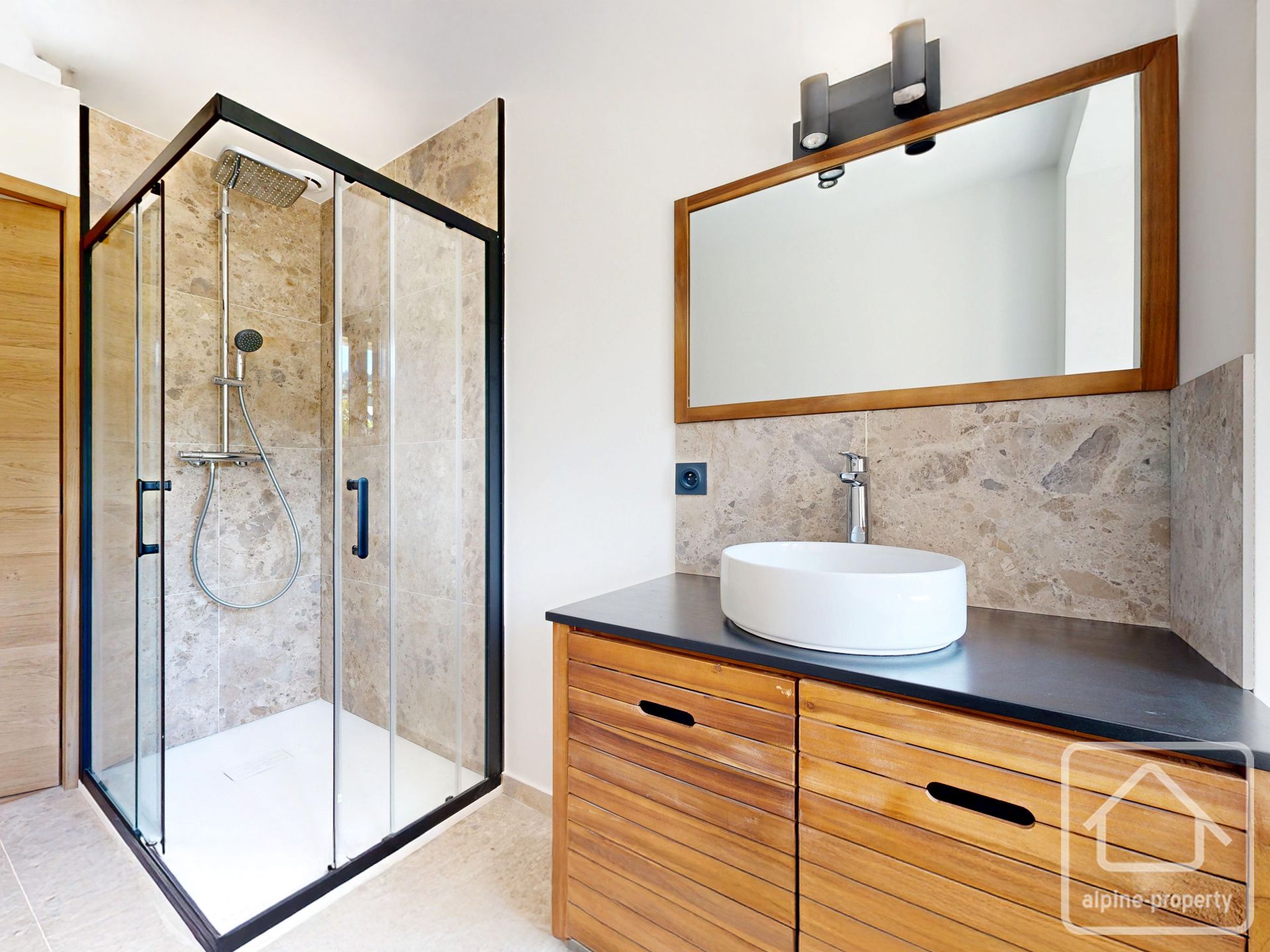 A Top-quality 2 Bedroom, 2 Bathroom Apartment With 50m2 Terrace, Parking And Cave. – APTCLOSFLORINE101