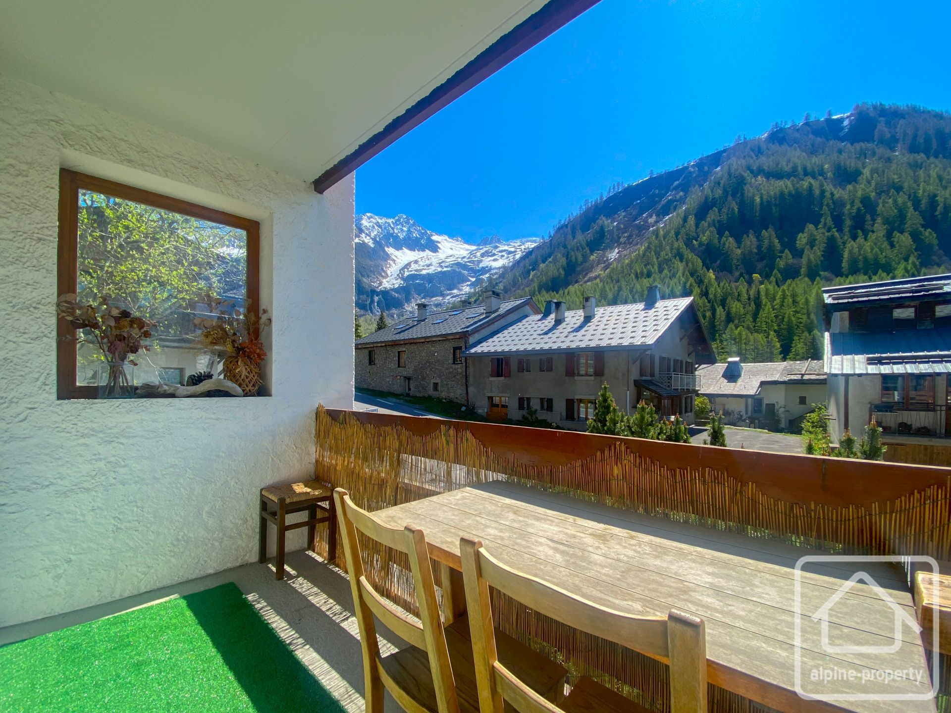 Sunny 1 Bedroom Apartment With Balcony, Mont Blanc Views, Private Parking, Storage Cellar, Use Of Outdoor Swimming Pool – EDELWEISSCHAM