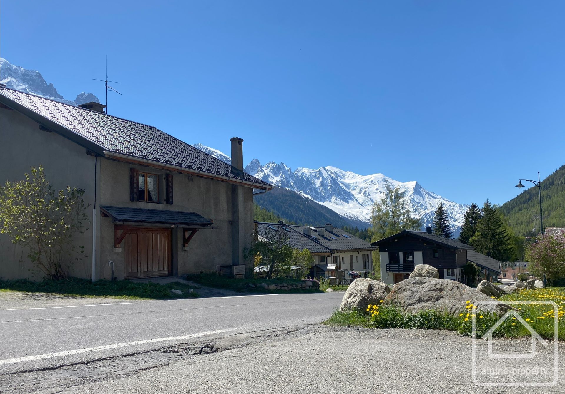 Sunny 1 Bedroom Apartment With Balcony, Mont Blanc Views, Private Parking, Storage Cellar, Use Of Outdoor Swimming Pool – EDELWEISSCHAM