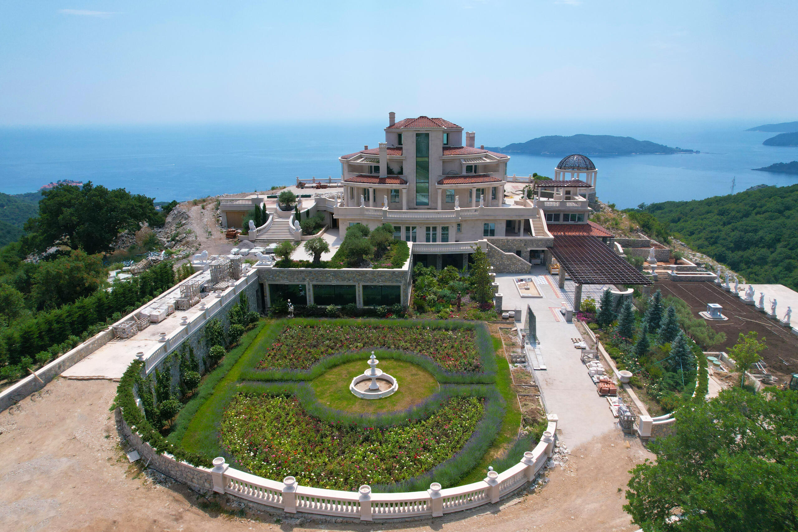 World-Class Coastal Villa – Adriatic Elegance & Privacy