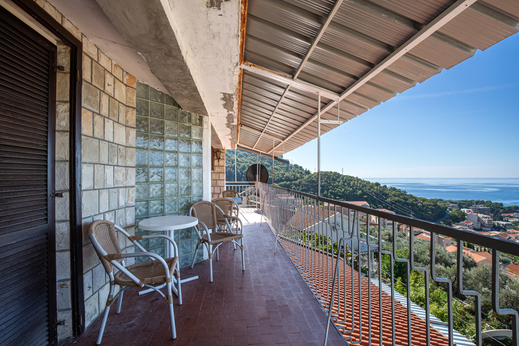 House for sale in Pržno, near Sveti Stefan – prime location.