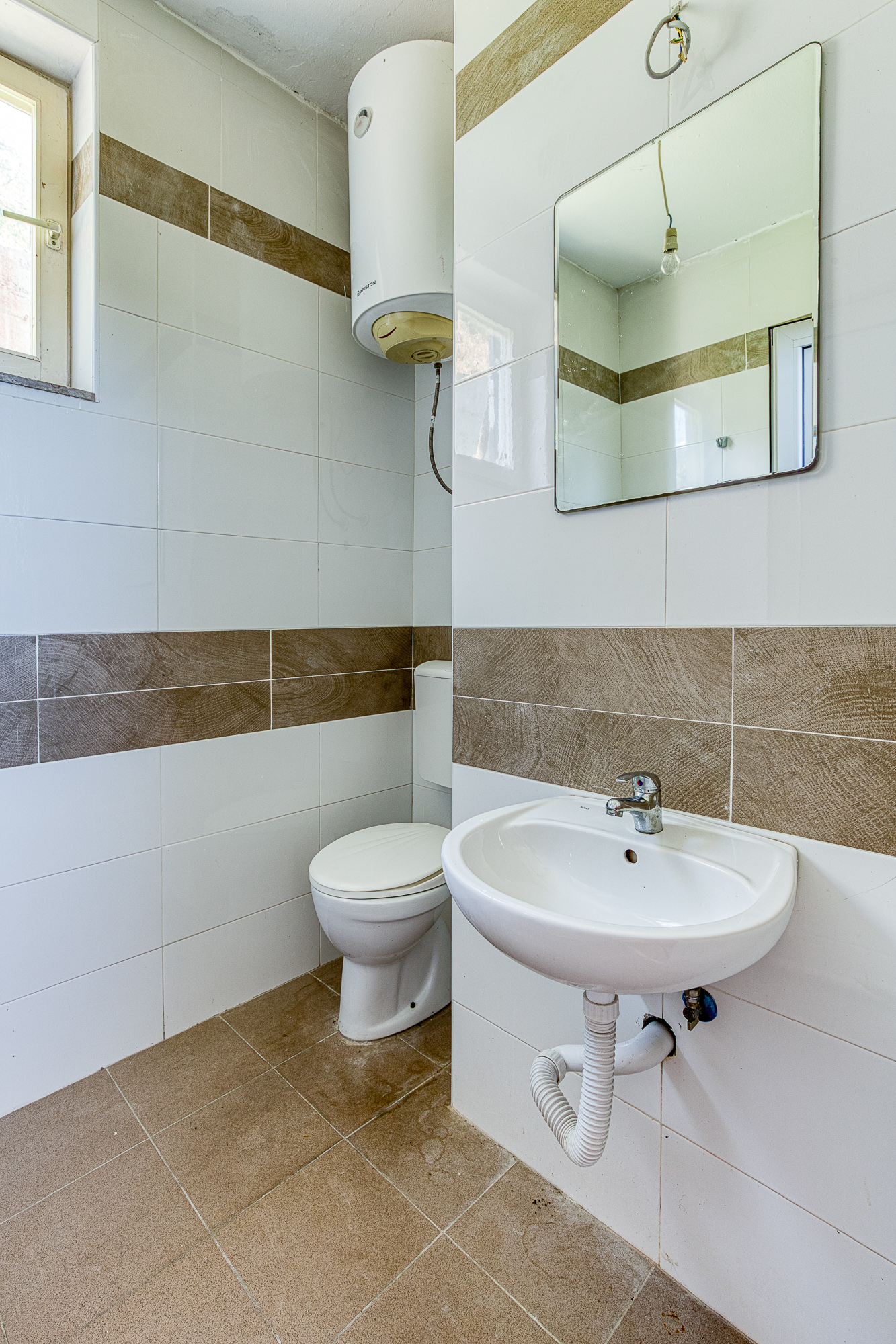 House for sale in Pržno, near Sveti Stefan – prime location.