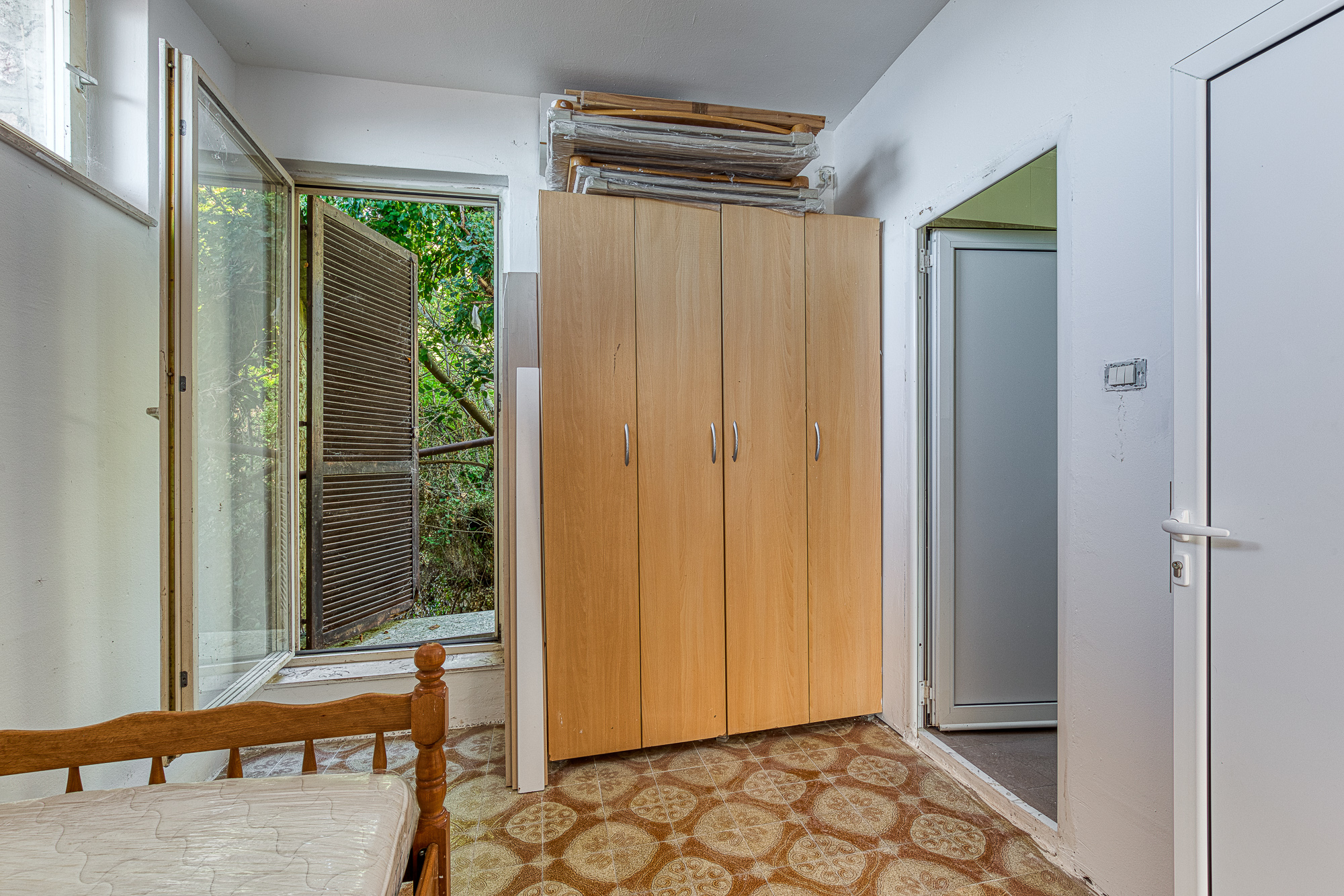 House for sale in Pržno, near Sveti Stefan – prime location.