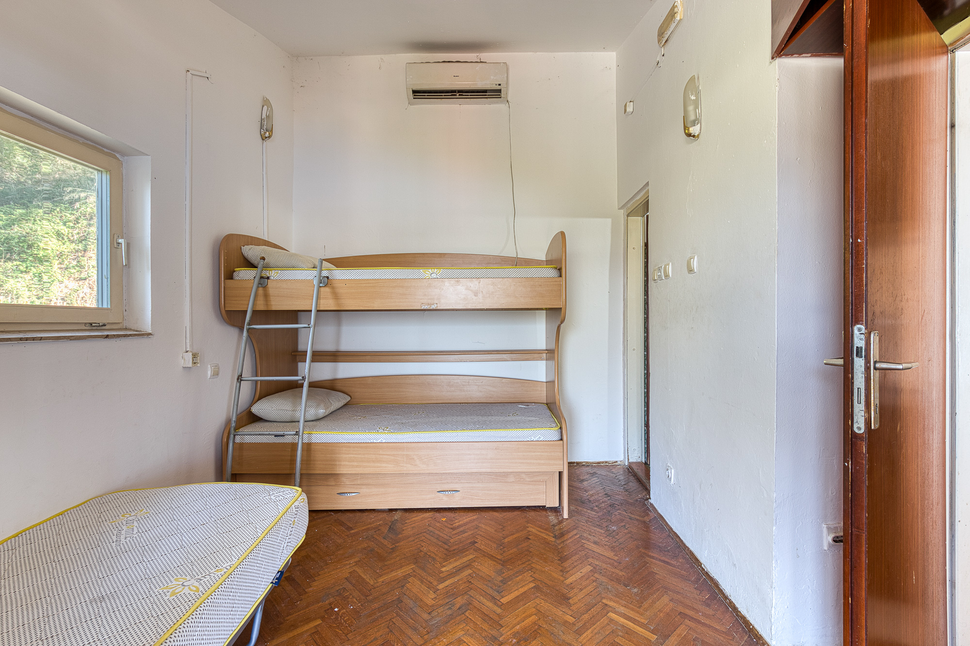 House for sale in Pržno, near Sveti Stefan – prime location.