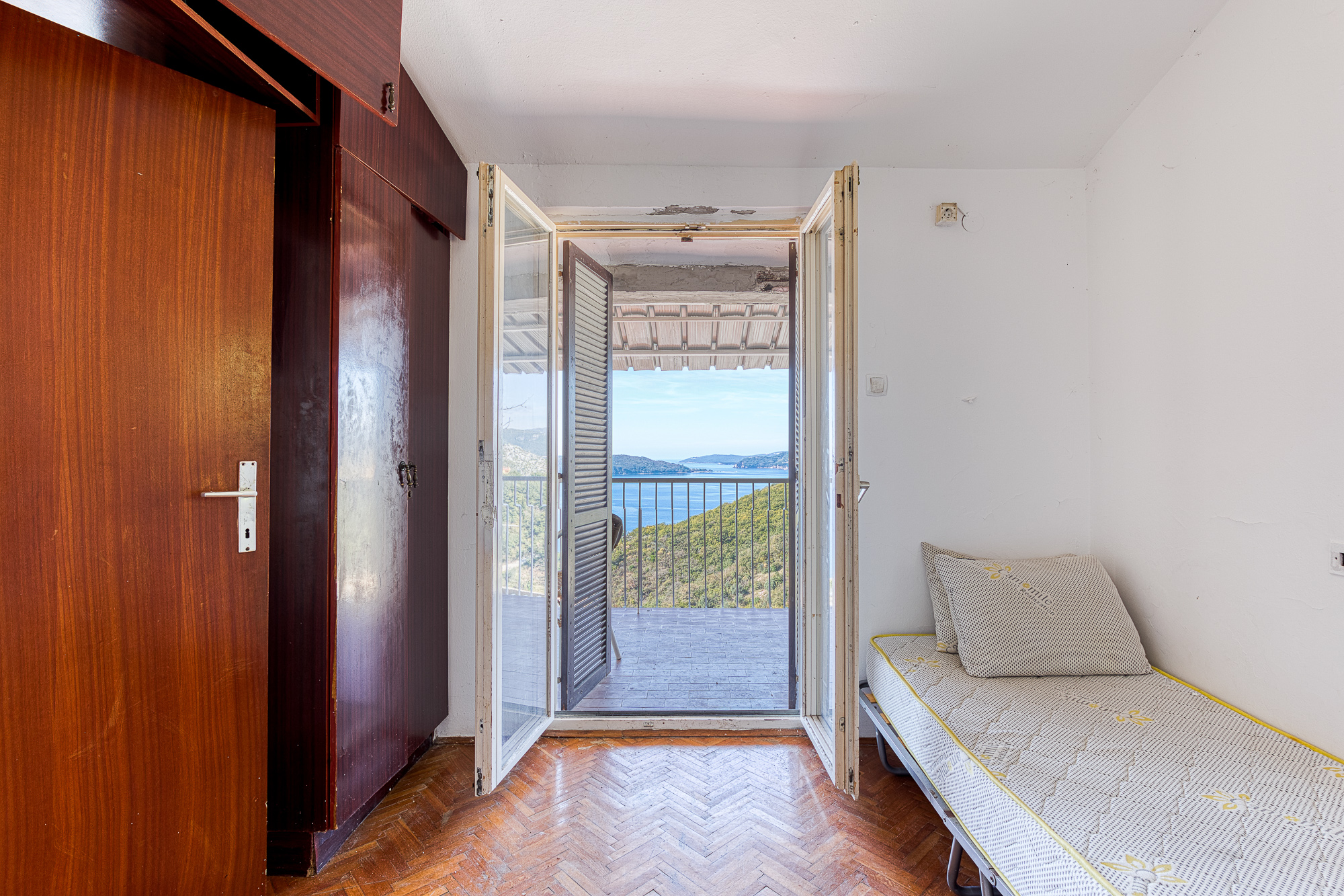 House for sale in Pržno, near Sveti Stefan – prime location.