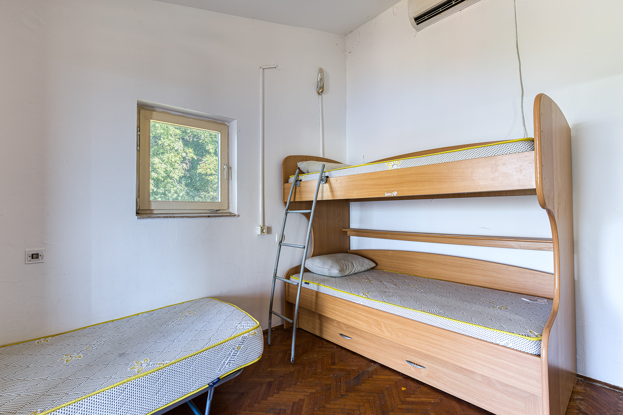 House for sale in Pržno, near Sveti Stefan – prime location.