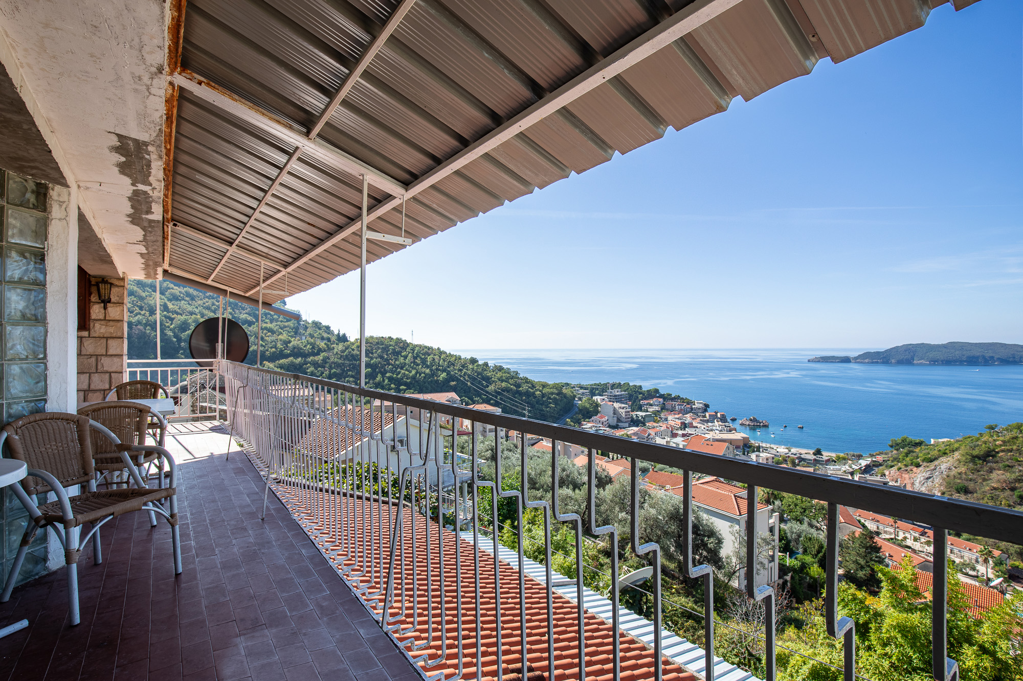 House for sale in Pržno, near Sveti Stefan – prime location.
