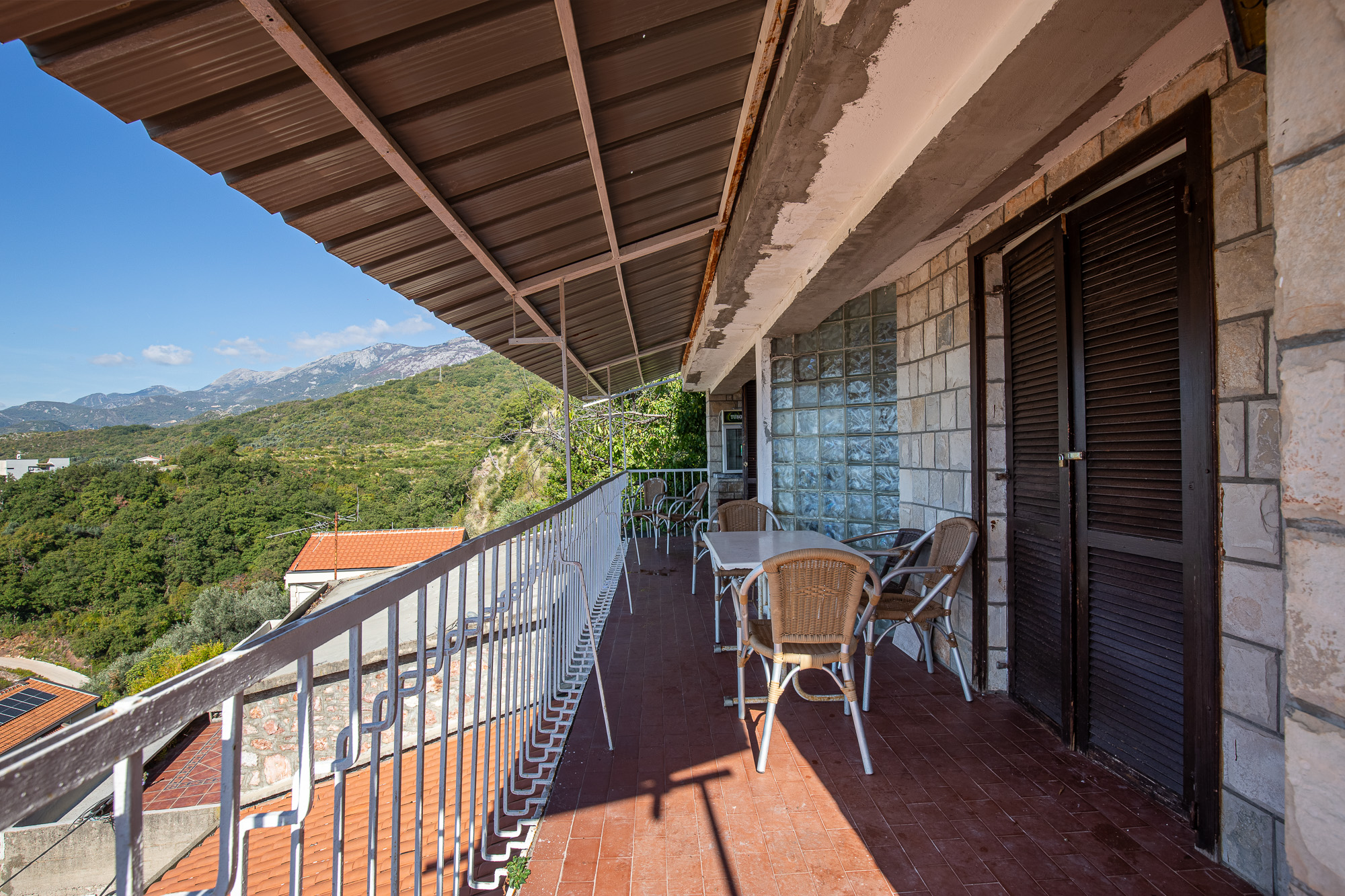 House for sale in Pržno, near Sveti Stefan – prime location.