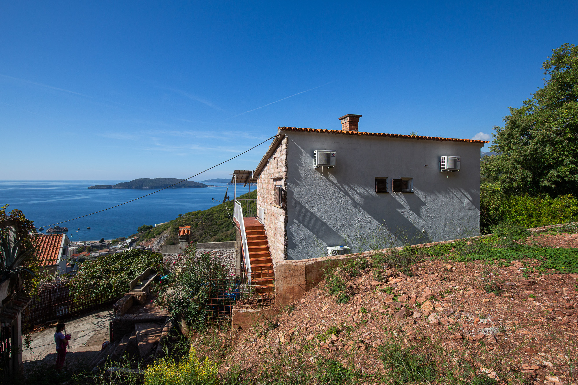 House for sale in Pržno, near Sveti Stefan – prime location.