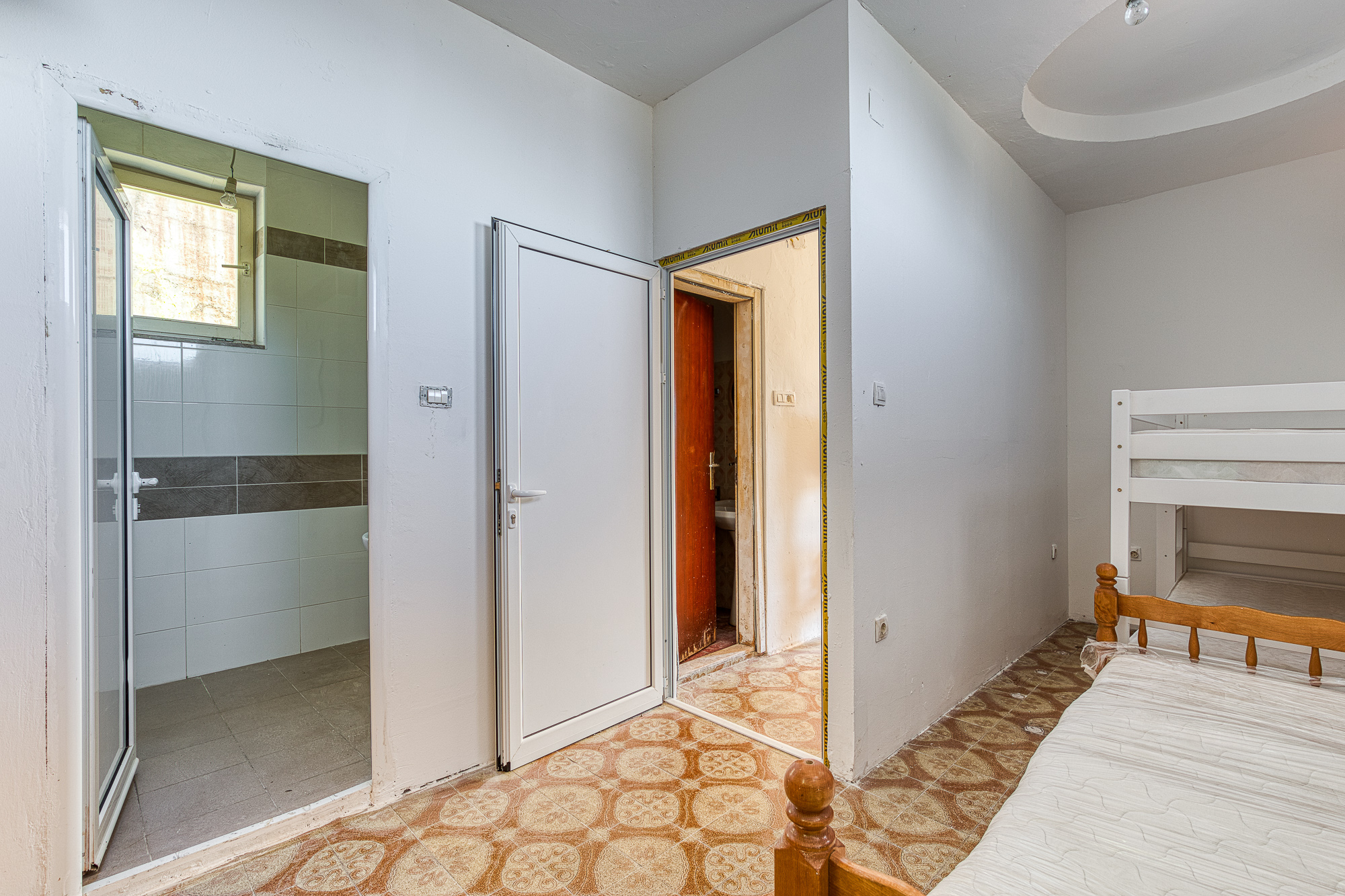 House for sale in Pržno, near Sveti Stefan – prime location.