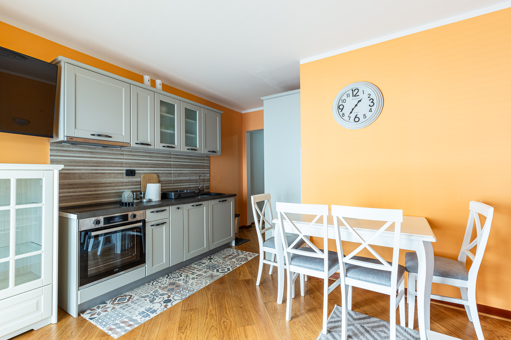 6752 Two apartments of 57 m² each in Rafailovići, first line