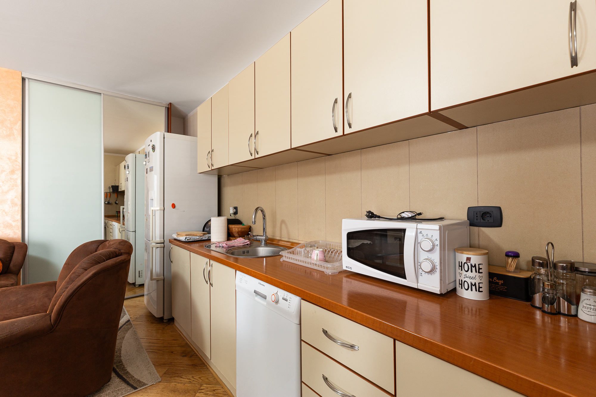 6752 Two apartments of 57 m² each in Rafailovići, first line