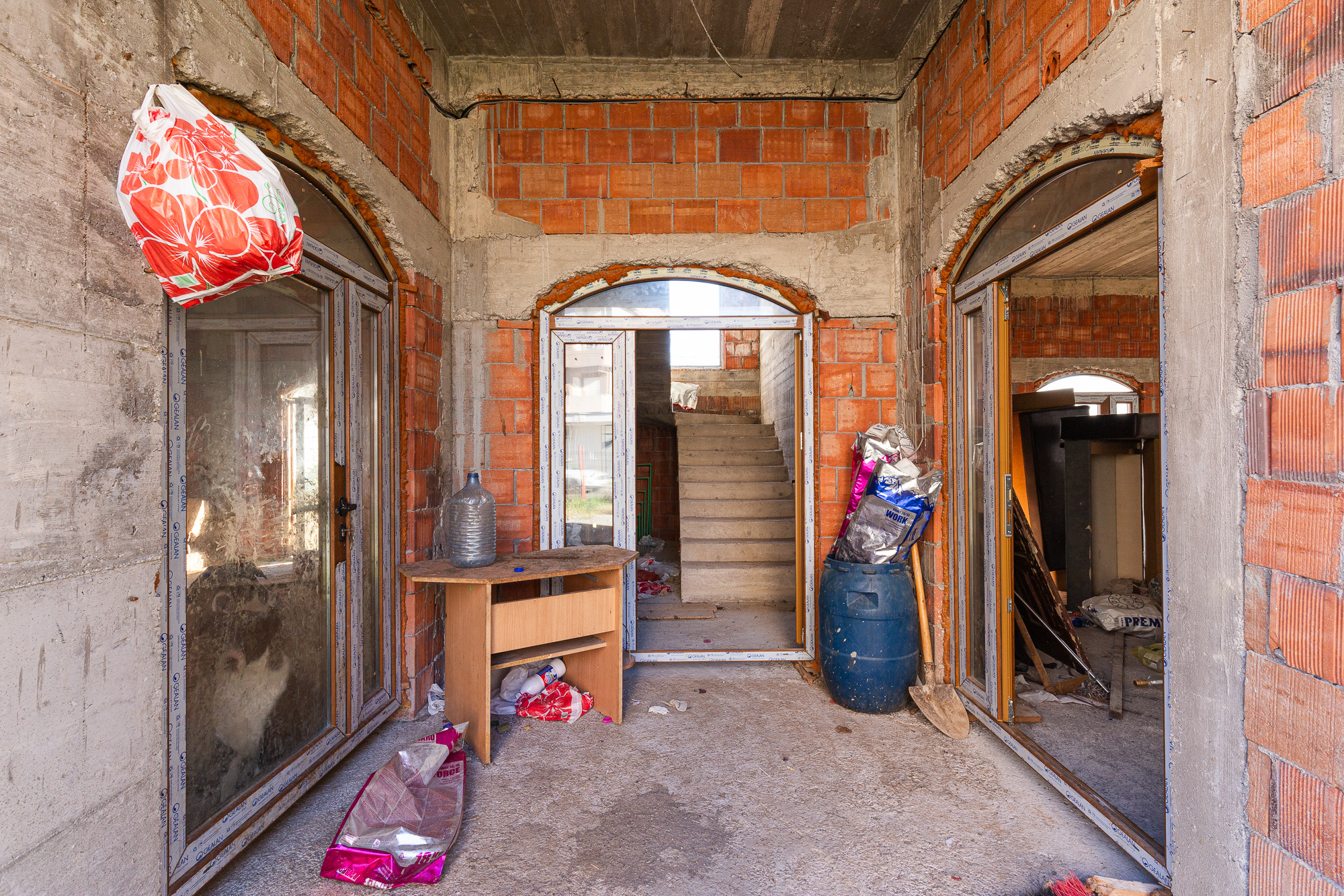 Office and retail center in the final stage on a 652 m² land plot in the center of Podgorica