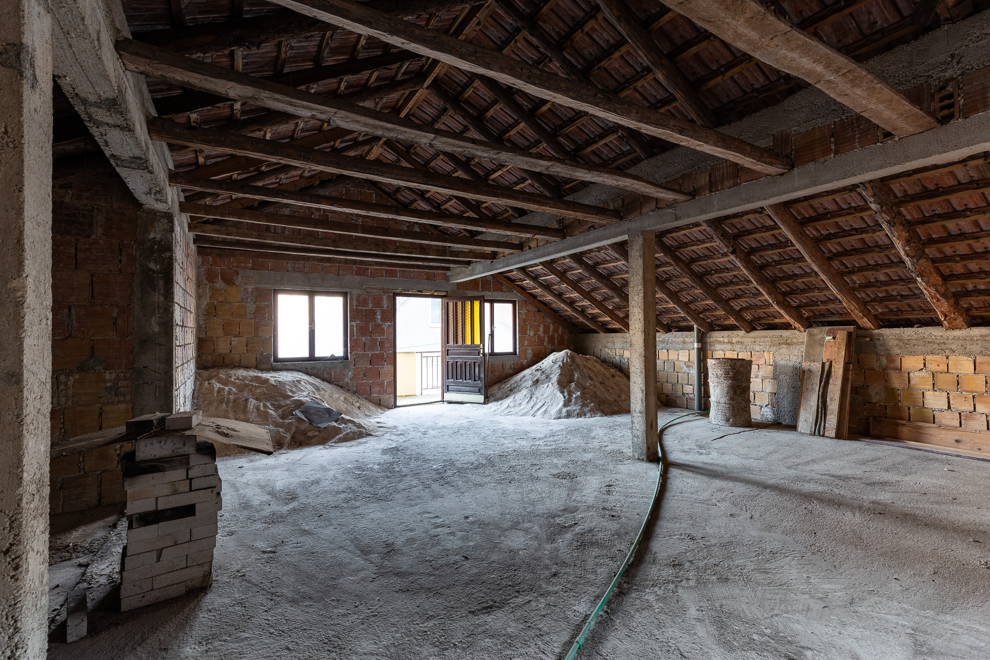 HOUSE FOR SALE – 270 m² – EXCEPTIONAL OPPORTUNITY IN PRČANJ!