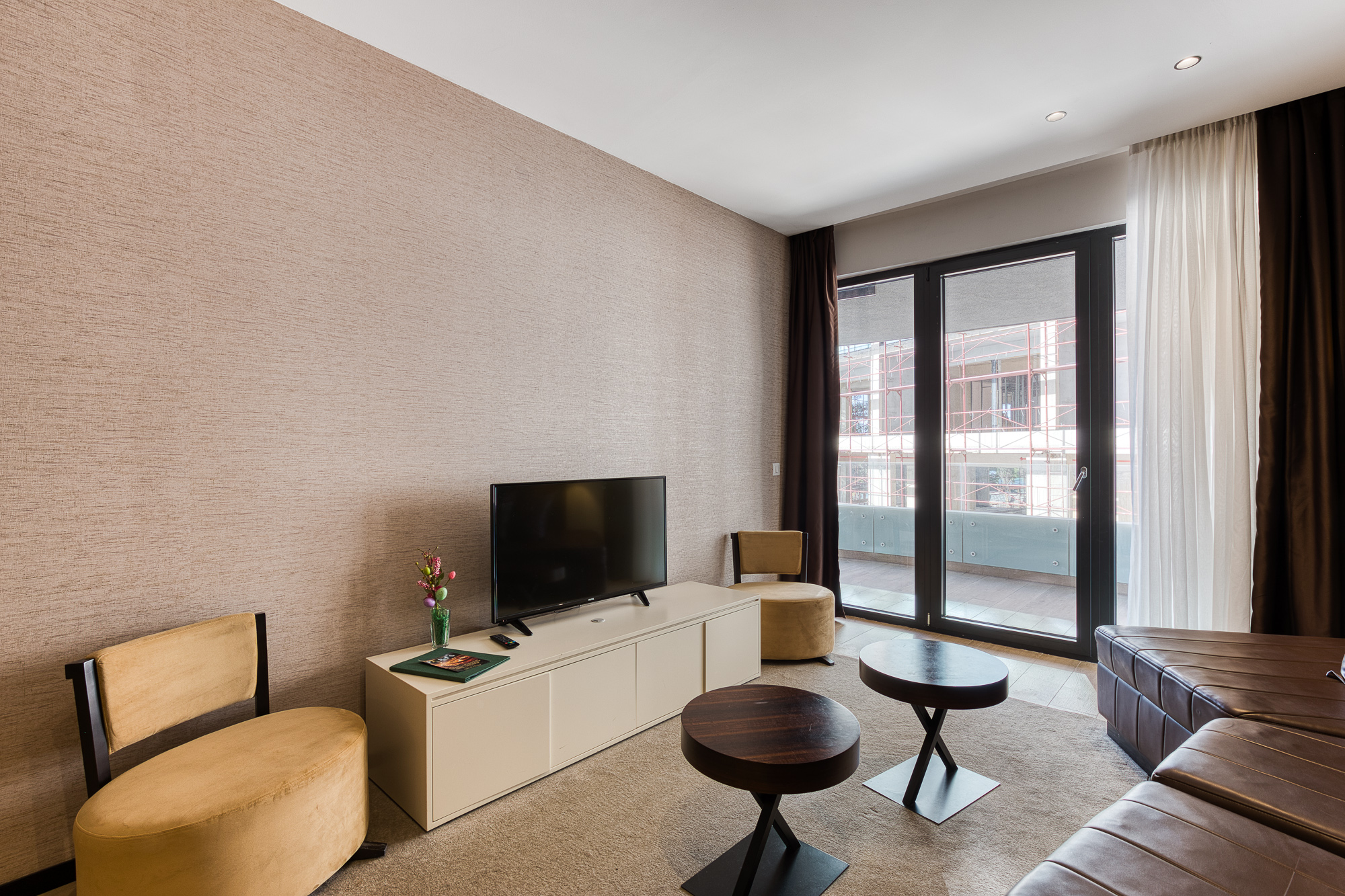 A luxuriously furnished apartment for sale in Bečići – an opportunity not to be missed.