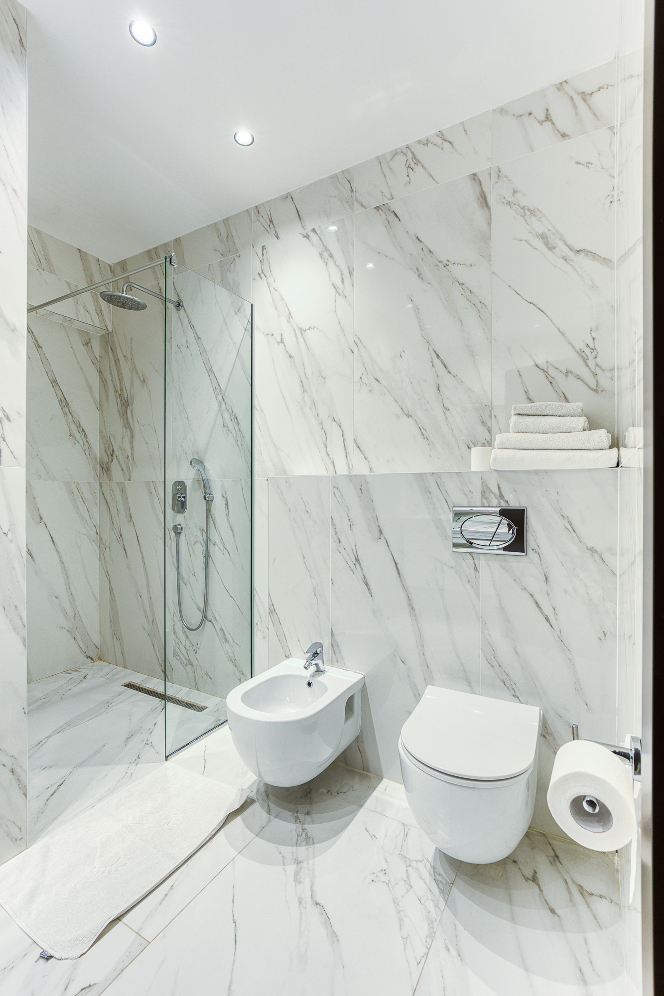 A luxuriously furnished apartment for sale in Bečići – an opportunity not to be missed.