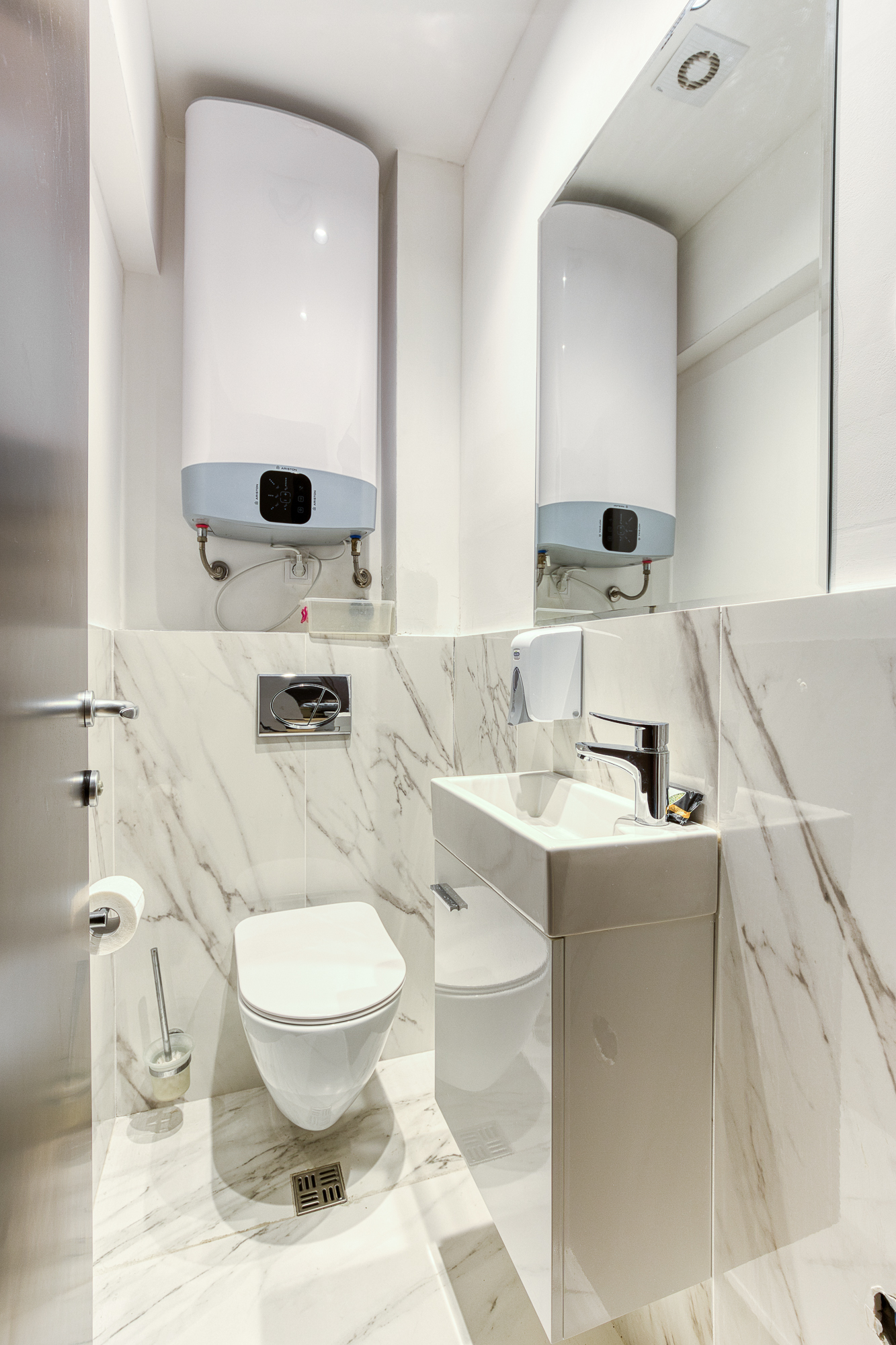 A luxuriously furnished apartment for sale in Bečići – an opportunity not to be missed.