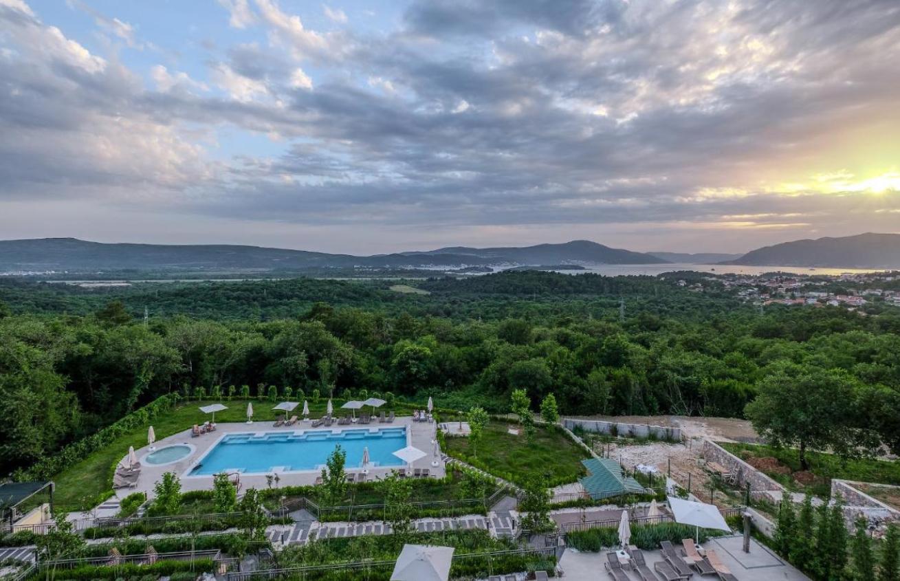 EXCLUSIVE OFFER — LUXURY STUDIO IN MONTENEGRO