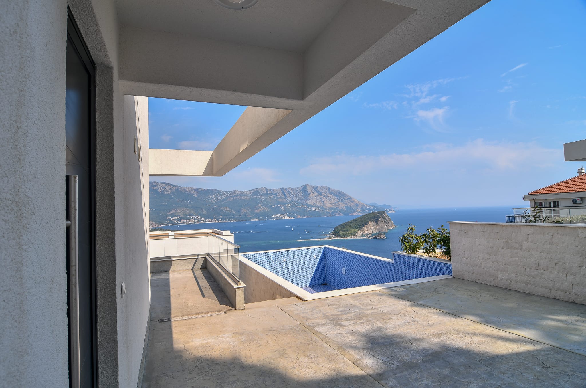 Luxury Newly Built Villa with Panoramic Sea Views – Budva