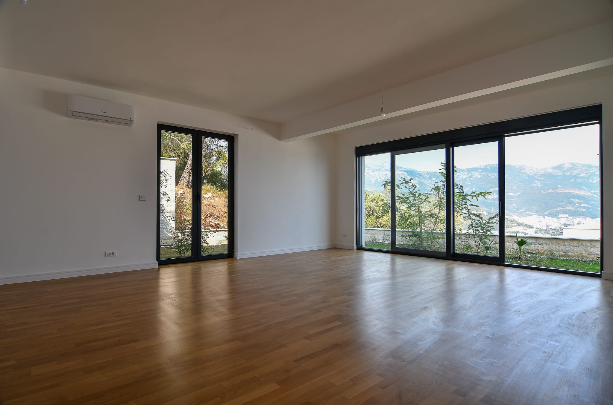 Luxury Newly Built Villa with Panoramic Sea Views – Budva