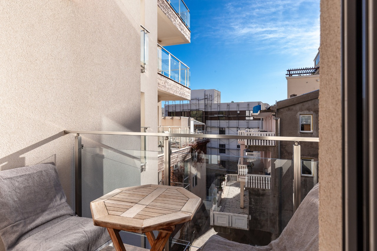 A cozy and modern 53 m² apartment in Bečići, located on the 4th floor