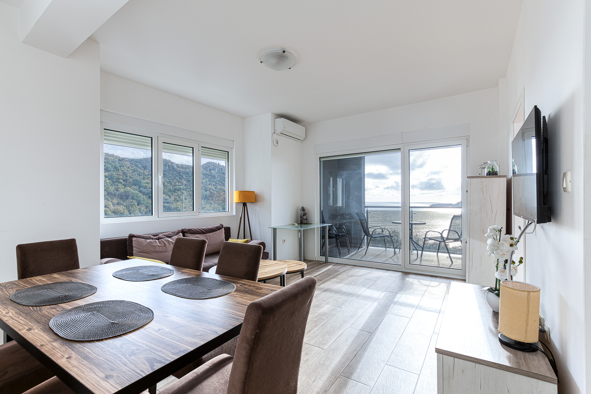 A bright and comfortable 65 m² apartment in Rafailovići