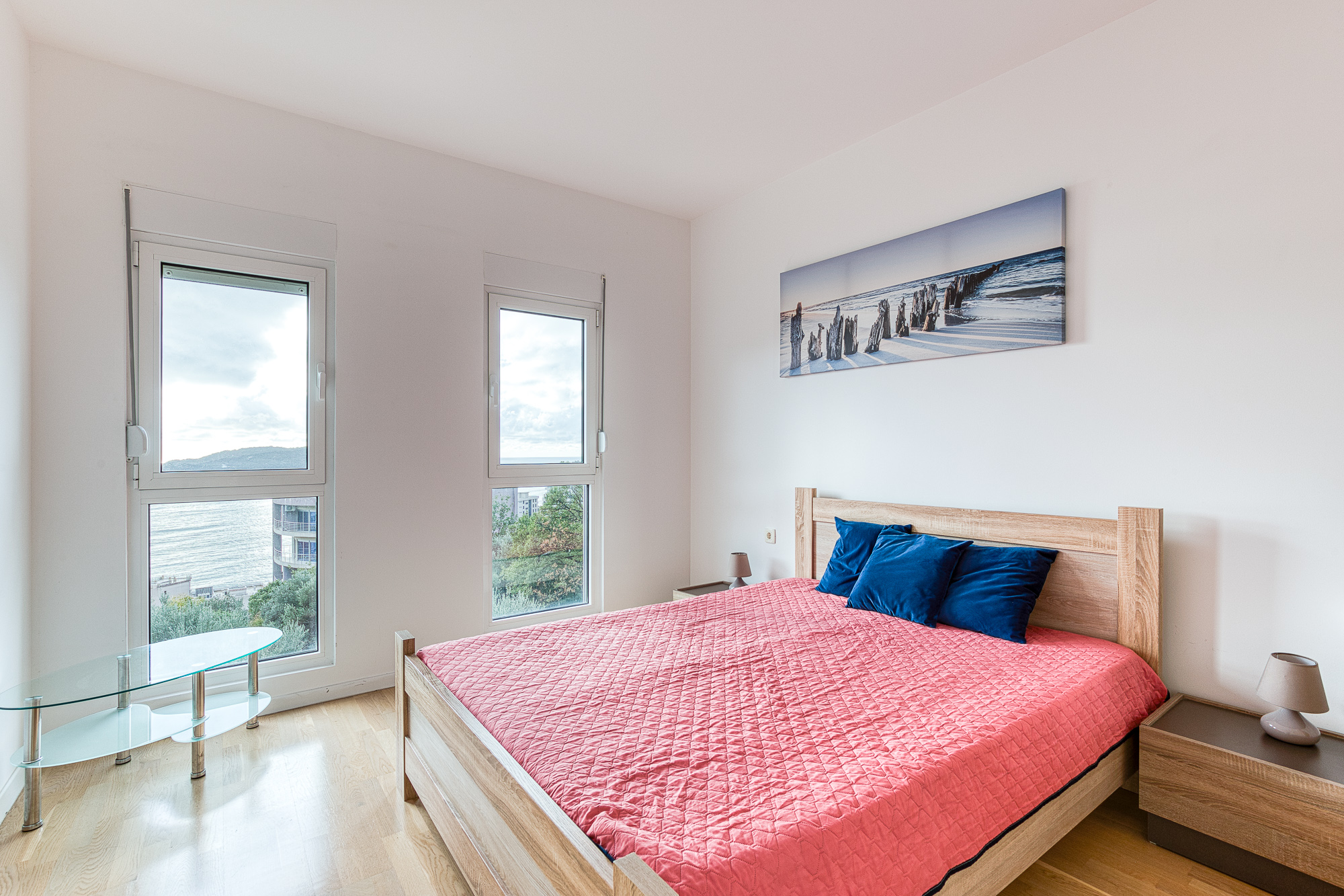 A bright and comfortable 65 m² apartment in Rafailovići