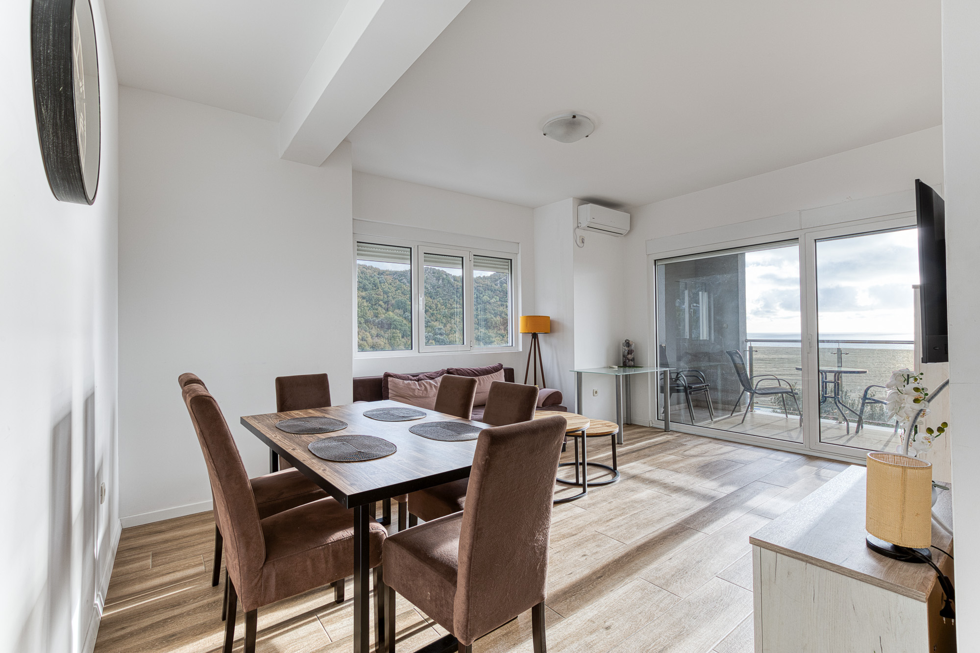A bright and comfortable 65 m² apartment in Rafailovići