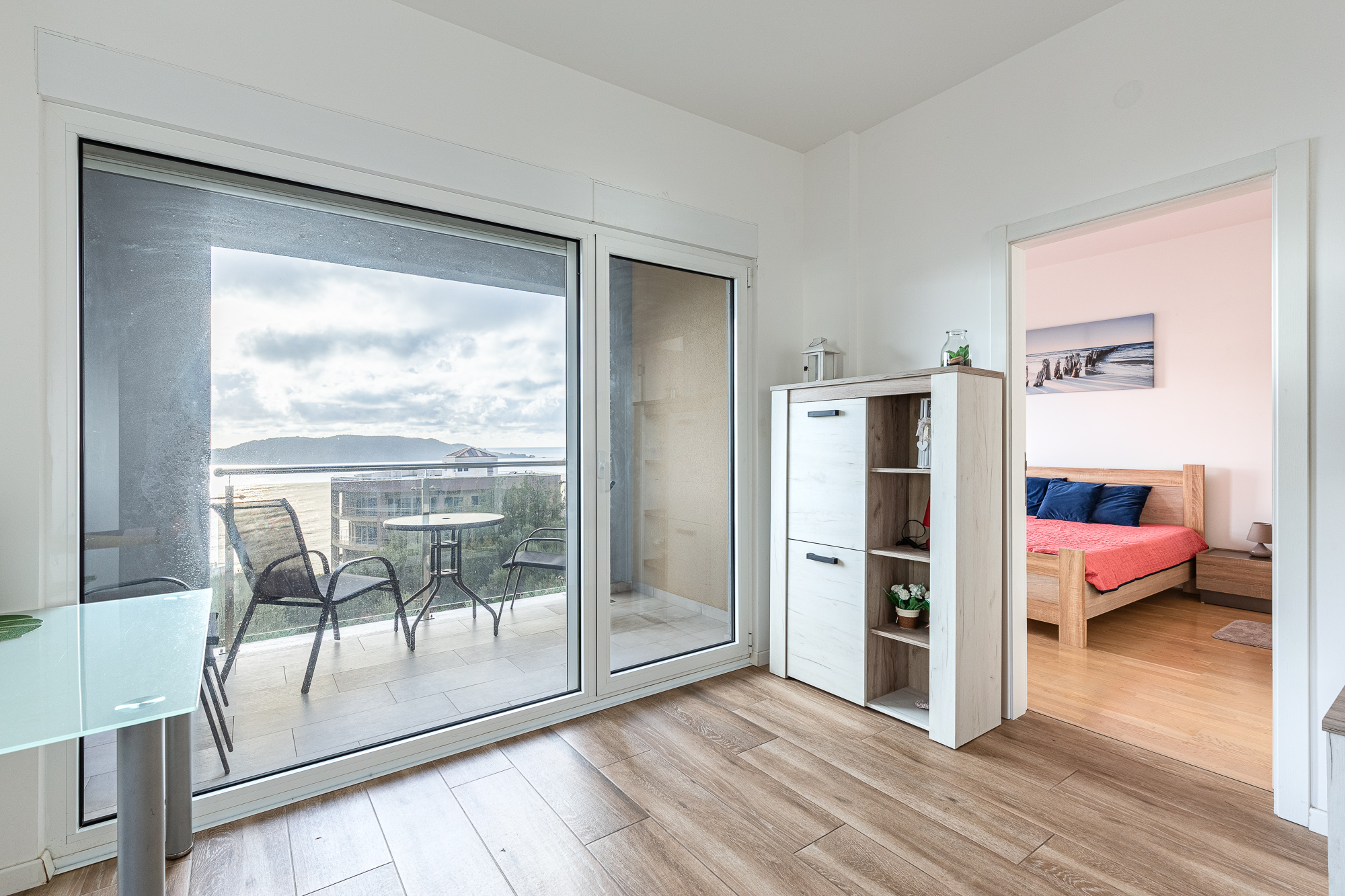 A bright and comfortable 65 m² apartment in Rafailovići