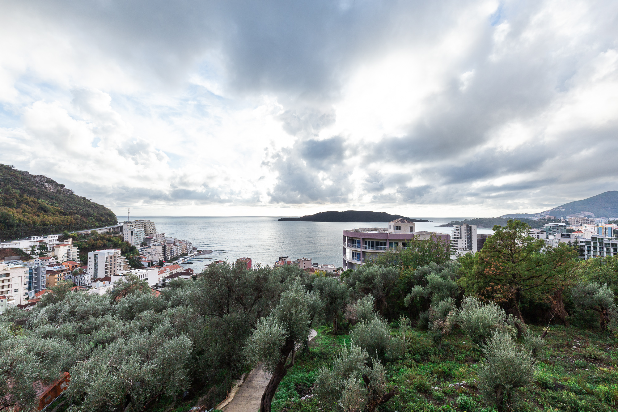 A bright and comfortable 65 m² apartment in Rafailovići