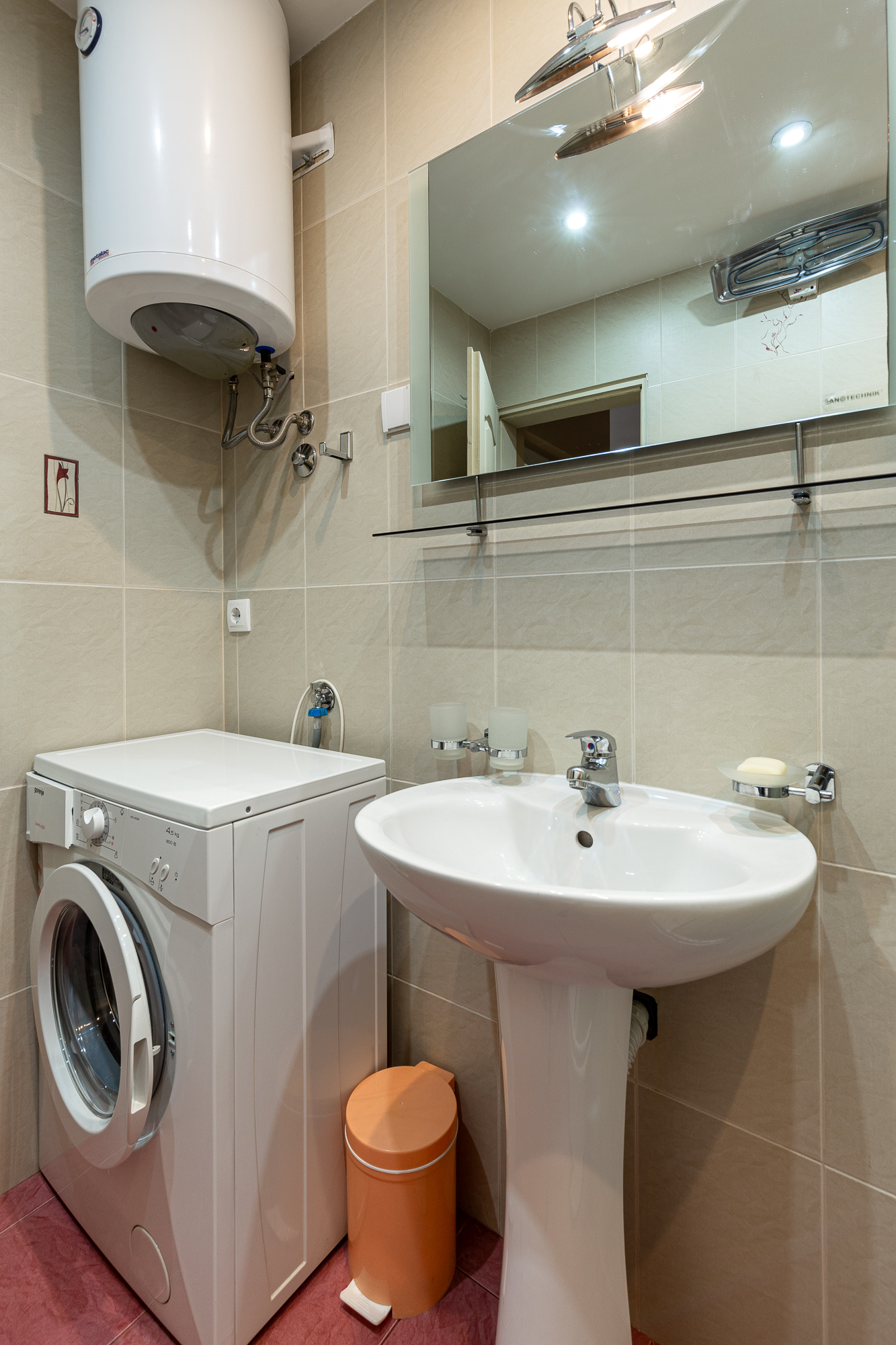 One-bedroom apartment in a prime location in Sutomore