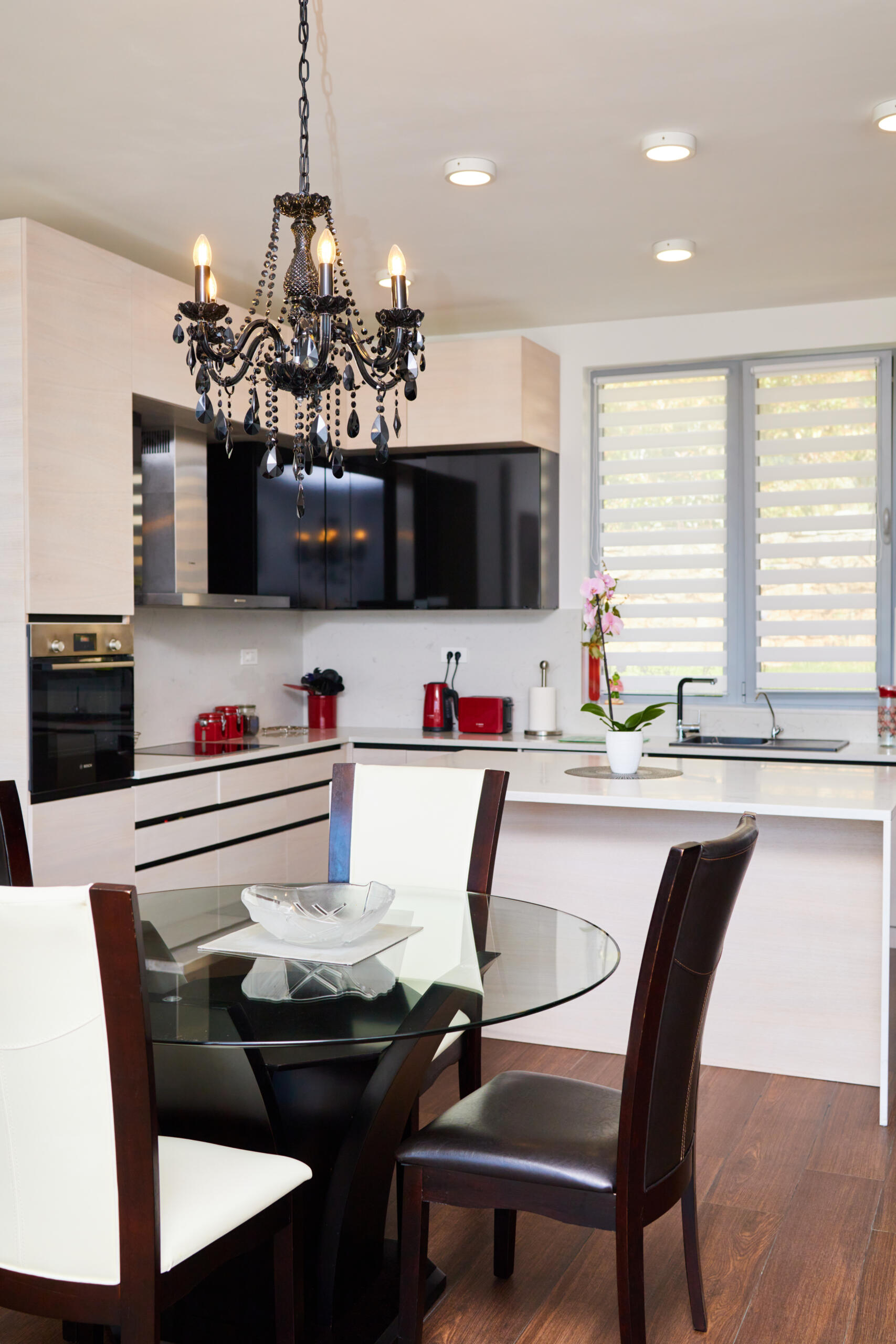 Spacious house in Kumbor with a total area of 335 m²