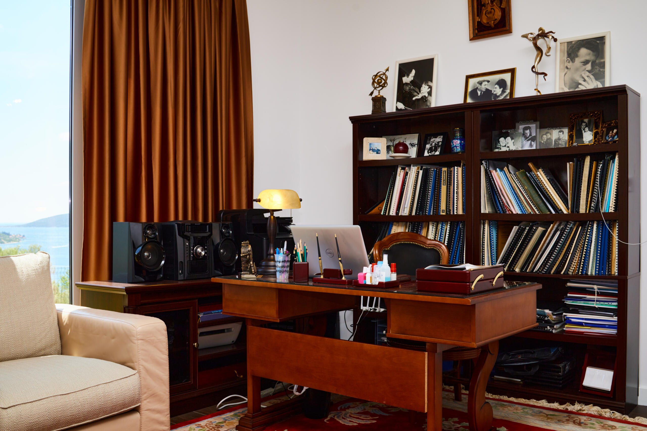 Spacious house in Kumbor with a total area of 335 m²