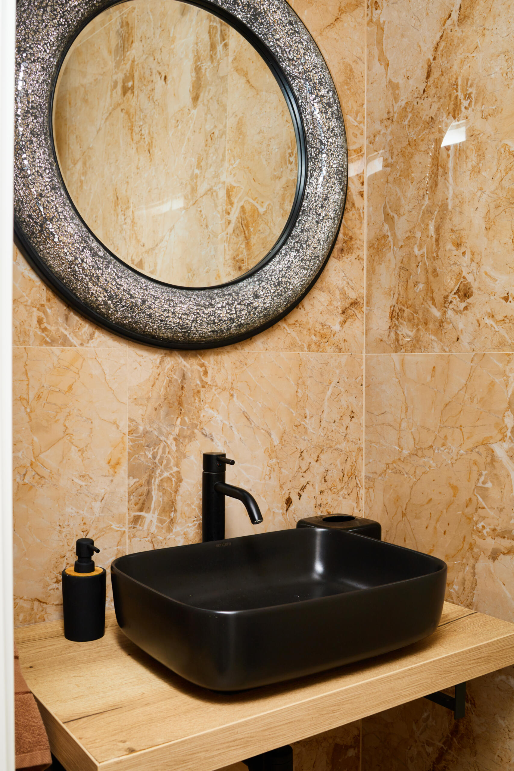 Spacious house in Kumbor with a total area of 335 m²