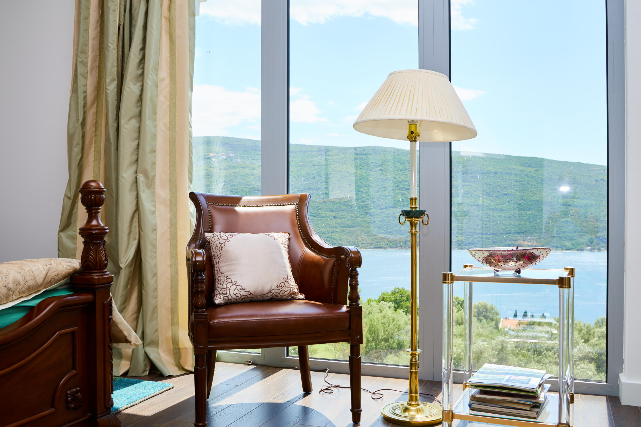 Spacious house in Kumbor with a total area of 335 m²