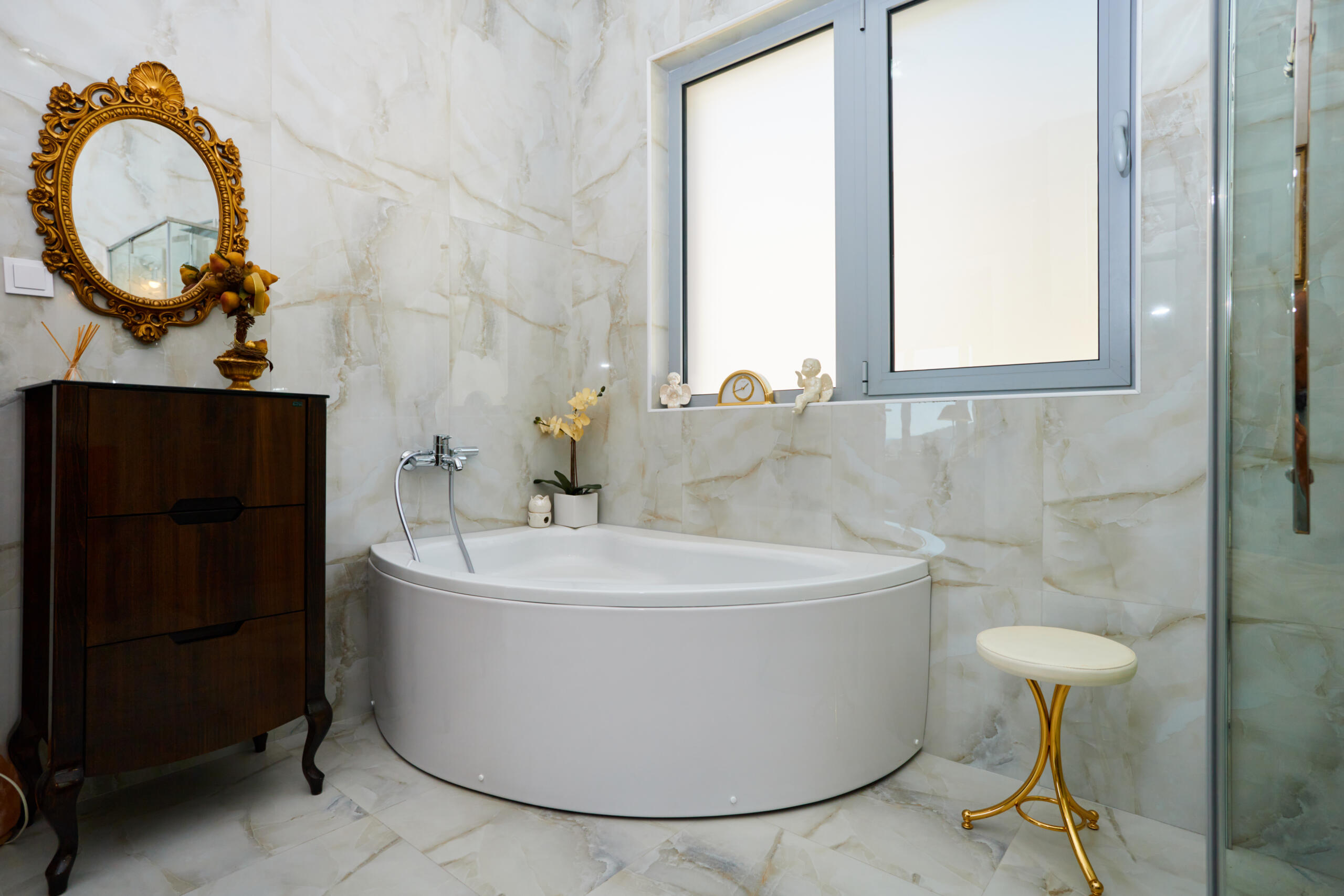 Spacious house in Kumbor with a total area of 335 m²