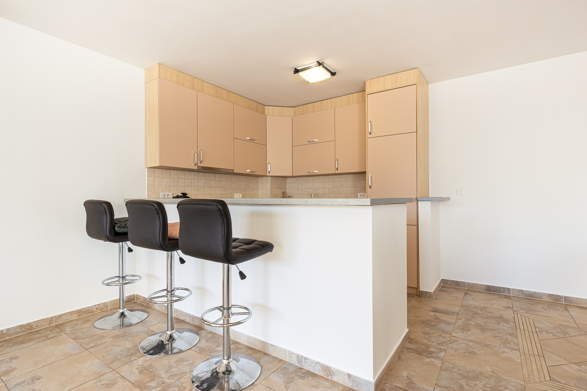 FOR SALE: SPACIOUS, FULLY FURNISHED APARTMENT IN BUDVA WITH GARAGE AND TESLA CHARGER