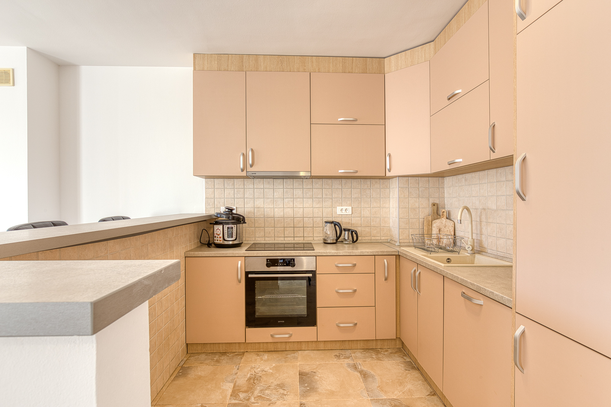 FOR SALE: SPACIOUS, FULLY FURNISHED APARTMENT IN BUDVA WITH GARAGE AND TESLA CHARGER