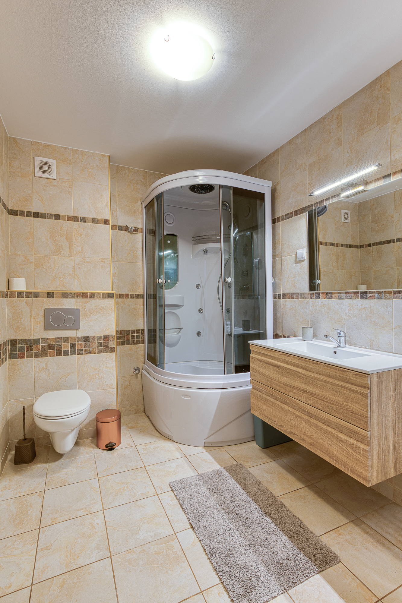 FOR SALE: SPACIOUS, FULLY FURNISHED APARTMENT IN BUDVA WITH GARAGE AND TESLA CHARGER