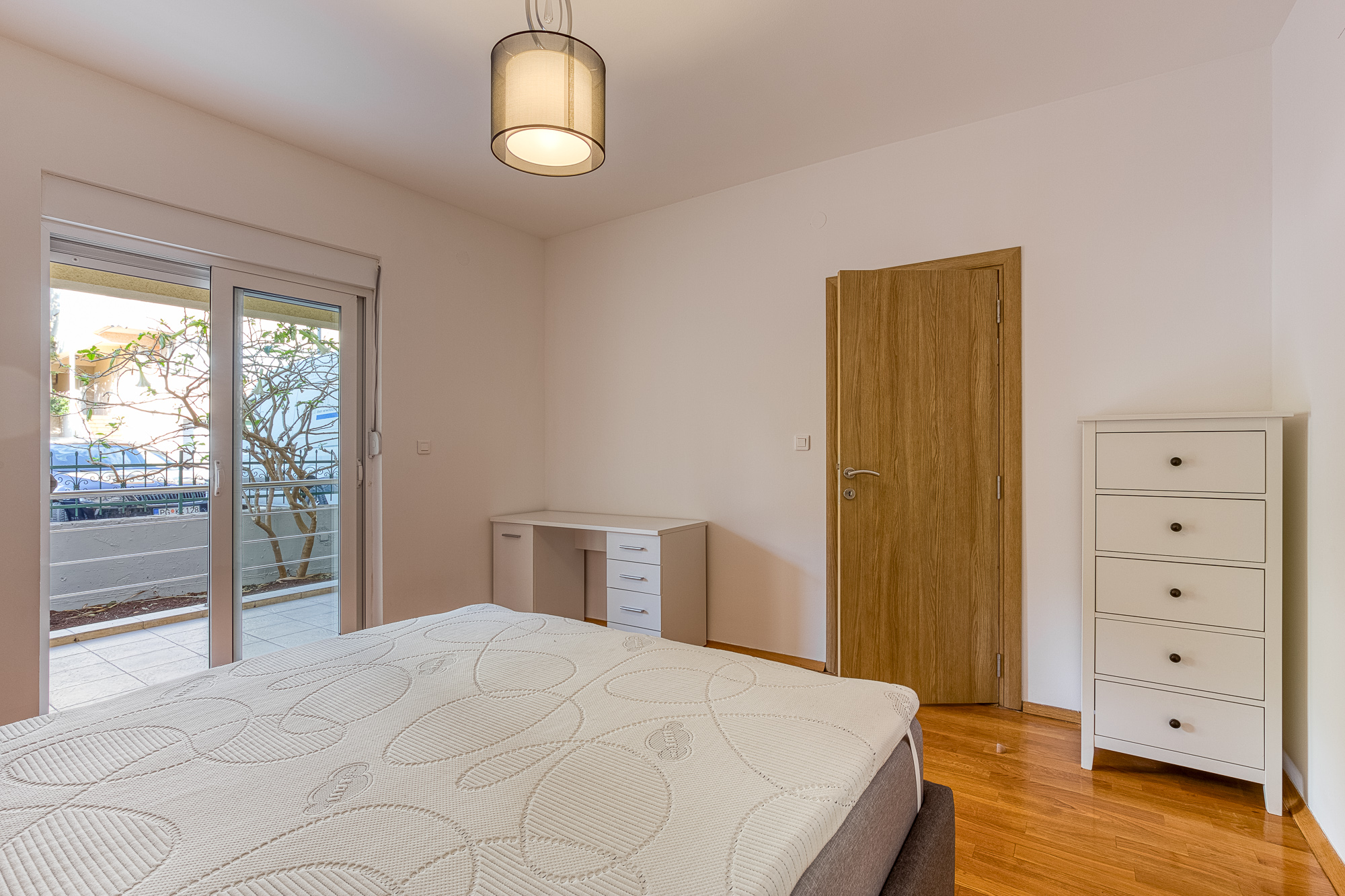 FOR SALE: SPACIOUS, FULLY FURNISHED APARTMENT IN BUDVA WITH GARAGE AND TESLA CHARGER