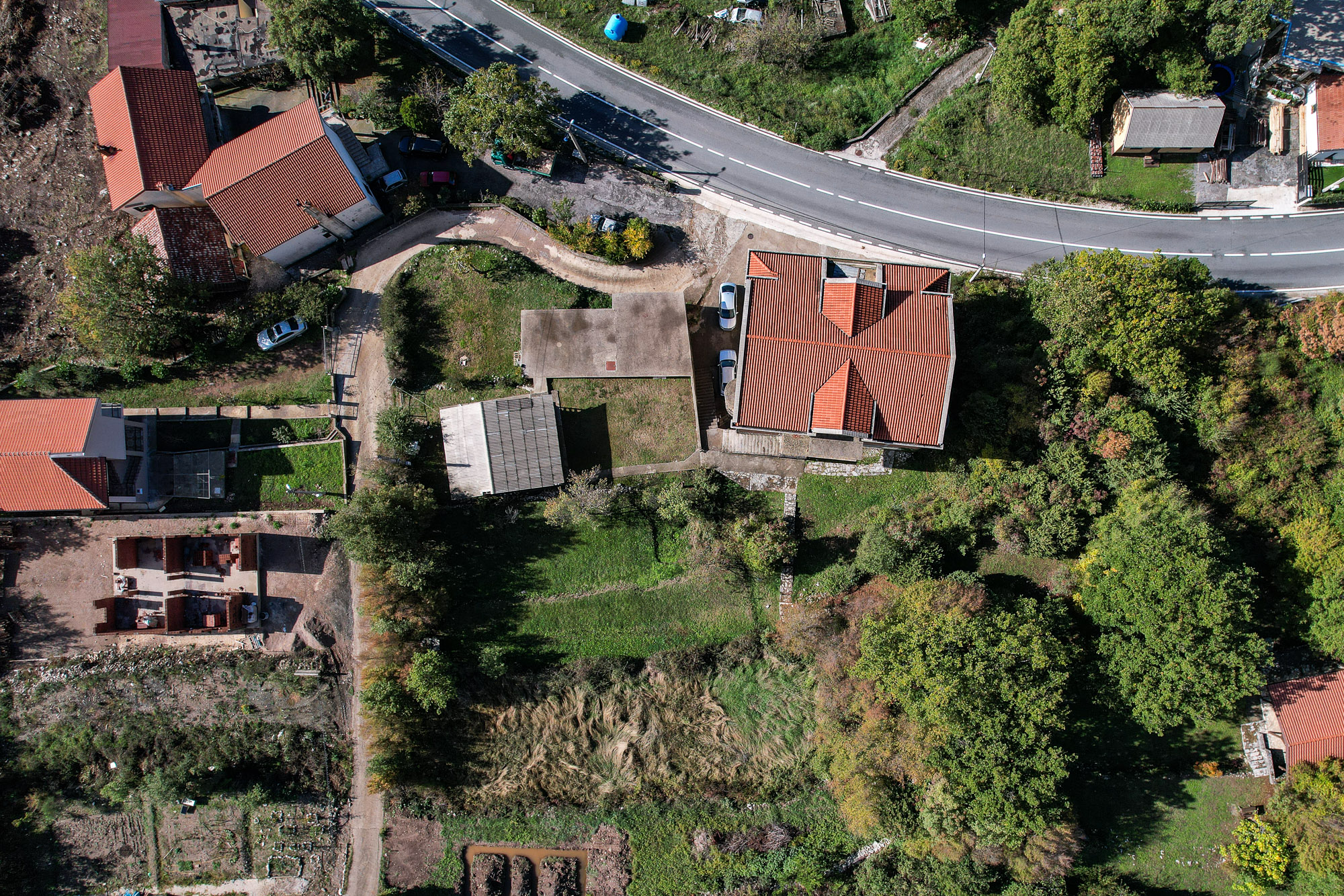 Urbanized Plot with Sea View and Own Water Source – Lapčići, 1,000 m²