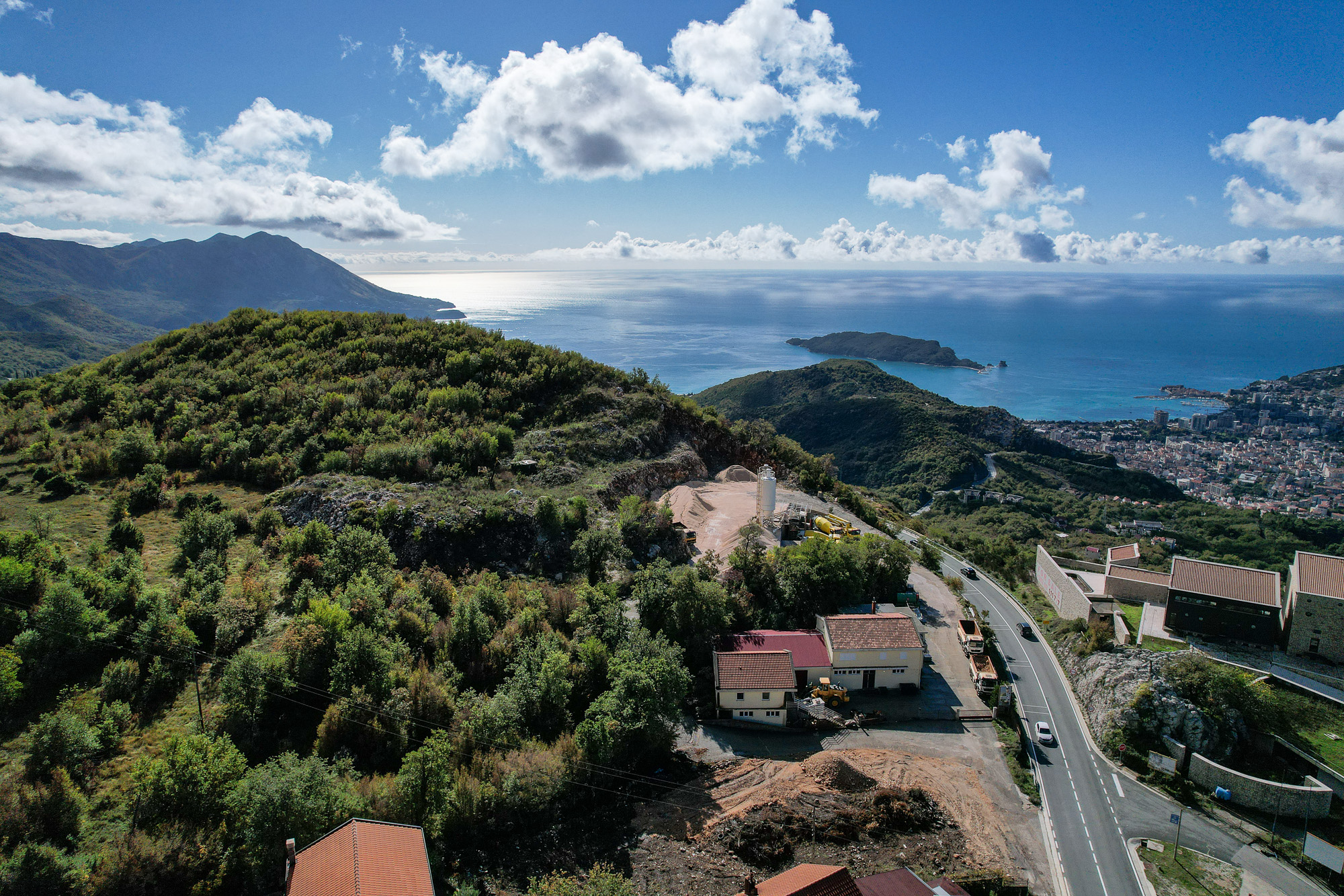 Urbanized Plot with Sea View and Own Water Source – Lapčići, 1,000 m²