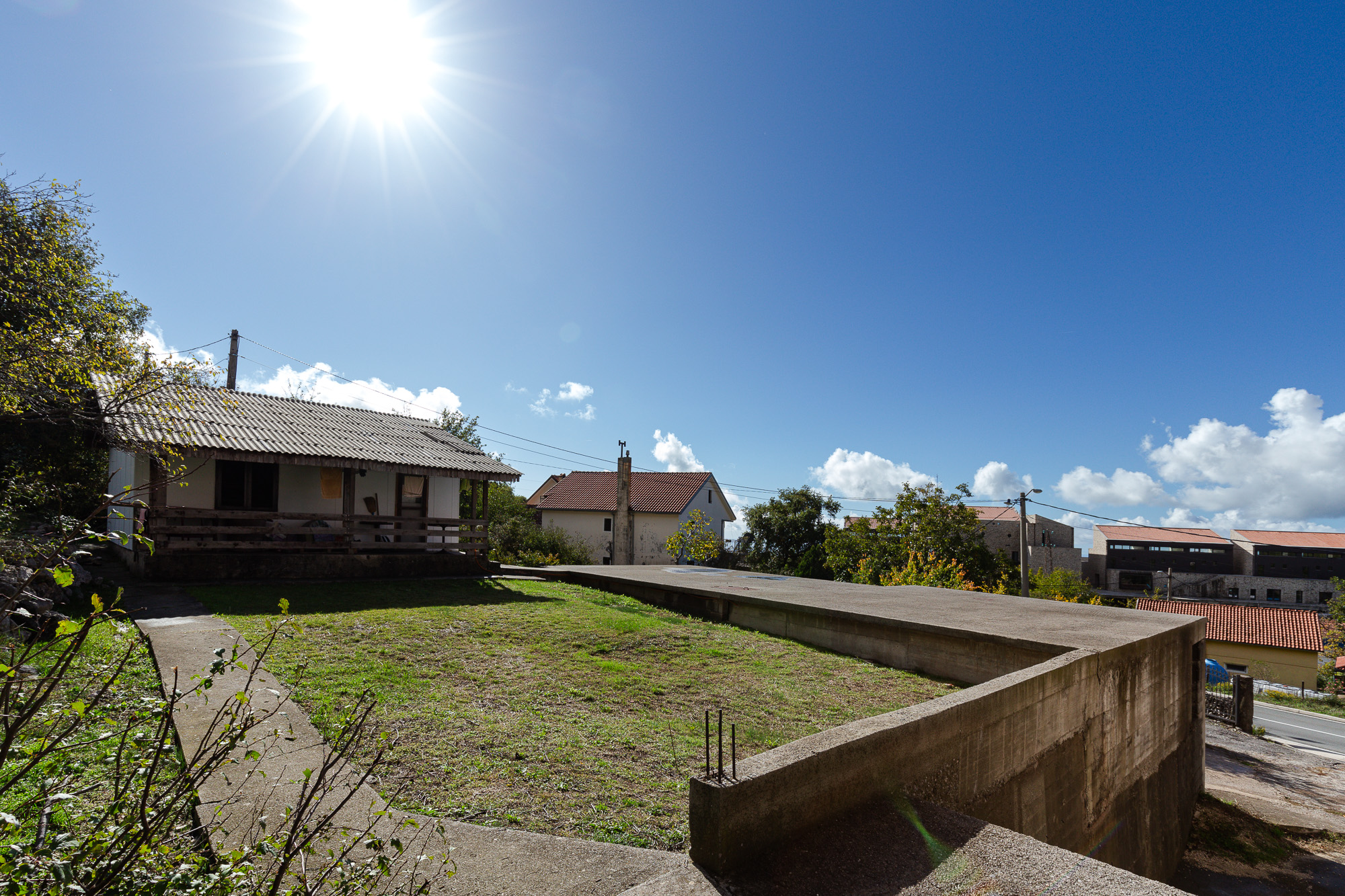 Urbanized Plot with Sea View and Own Water Source – Lapčići, 1,000 m²