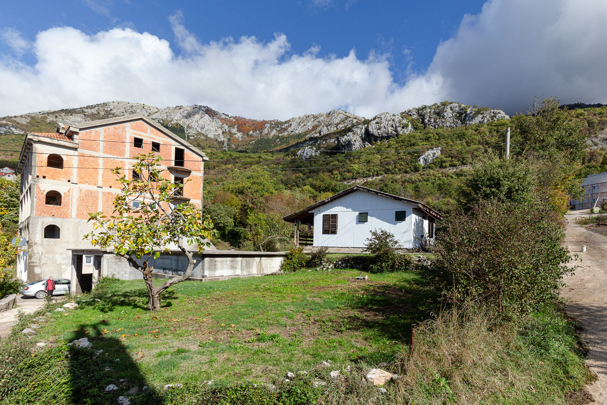 Urbanized Plot with Sea View and Own Water Source – Lapčići, 1,000 m²