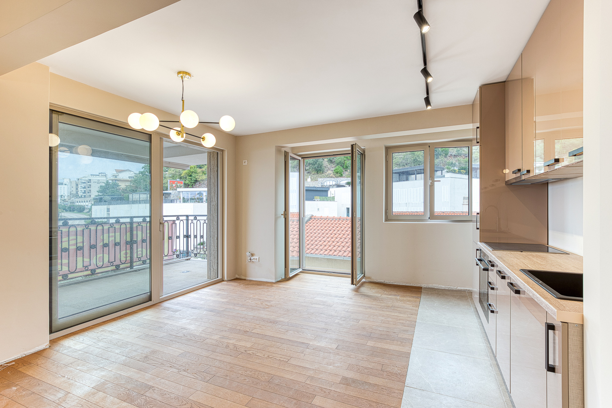 Modern Two-Bedroom Apartment with Panoramic Sea View — Pržno, 68 m²