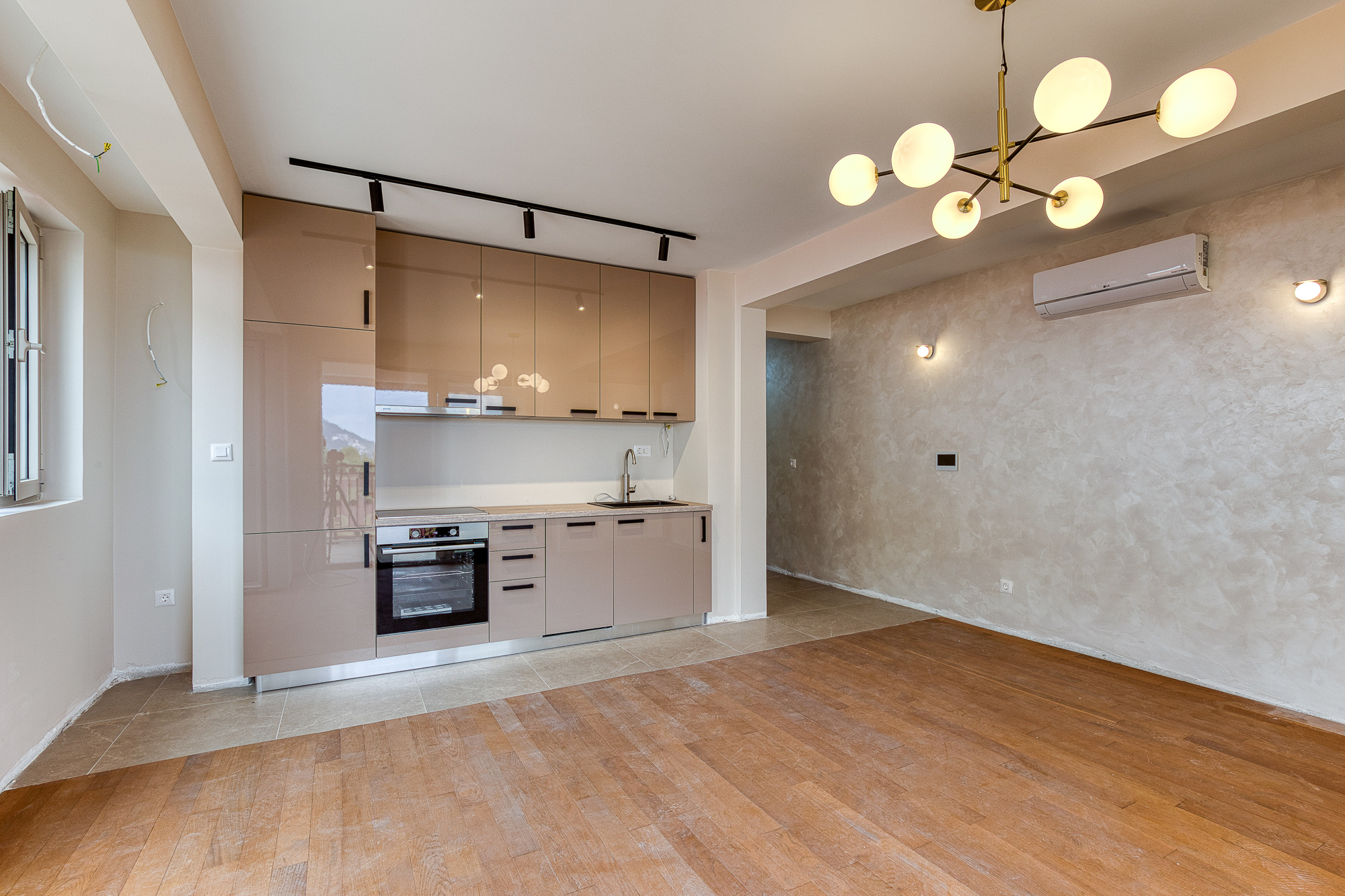 Modern Two-Bedroom Apartment with Panoramic Sea View — Pržno, 68 m²