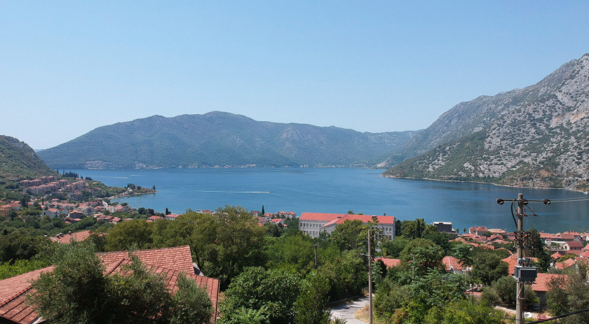 Plot with panoramic sea view in Risan, Montenegro — 910 m²