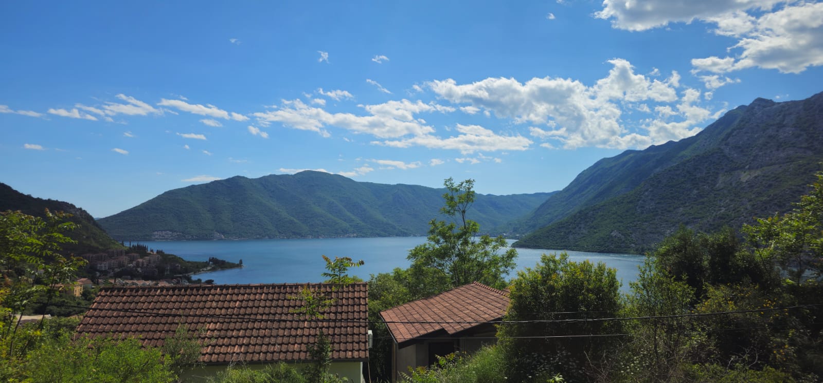 Plot with panoramic sea view in Risan, Montenegro — 910 m²