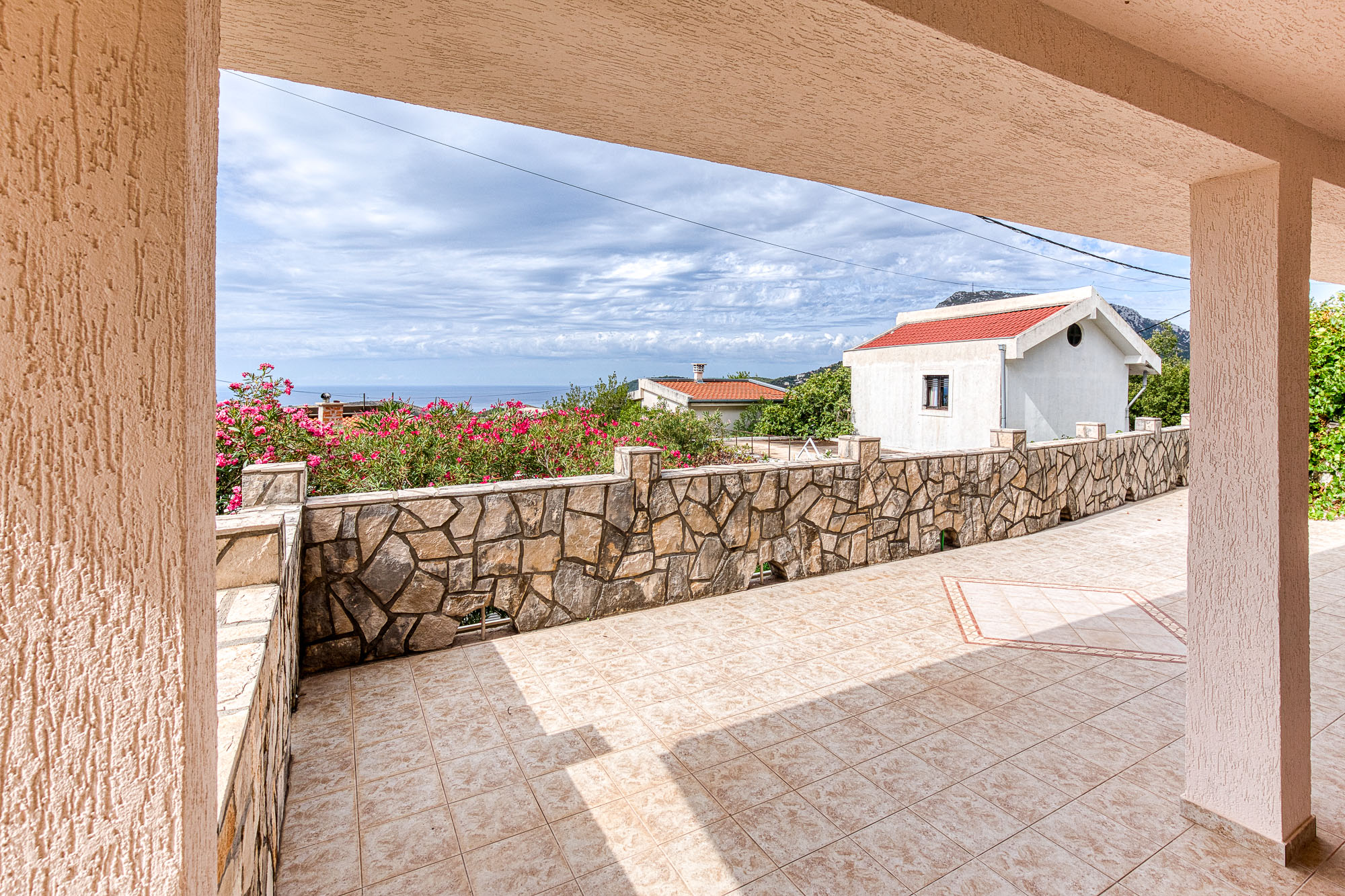 A house in Sutomore with a panoramic sea view 140 m2