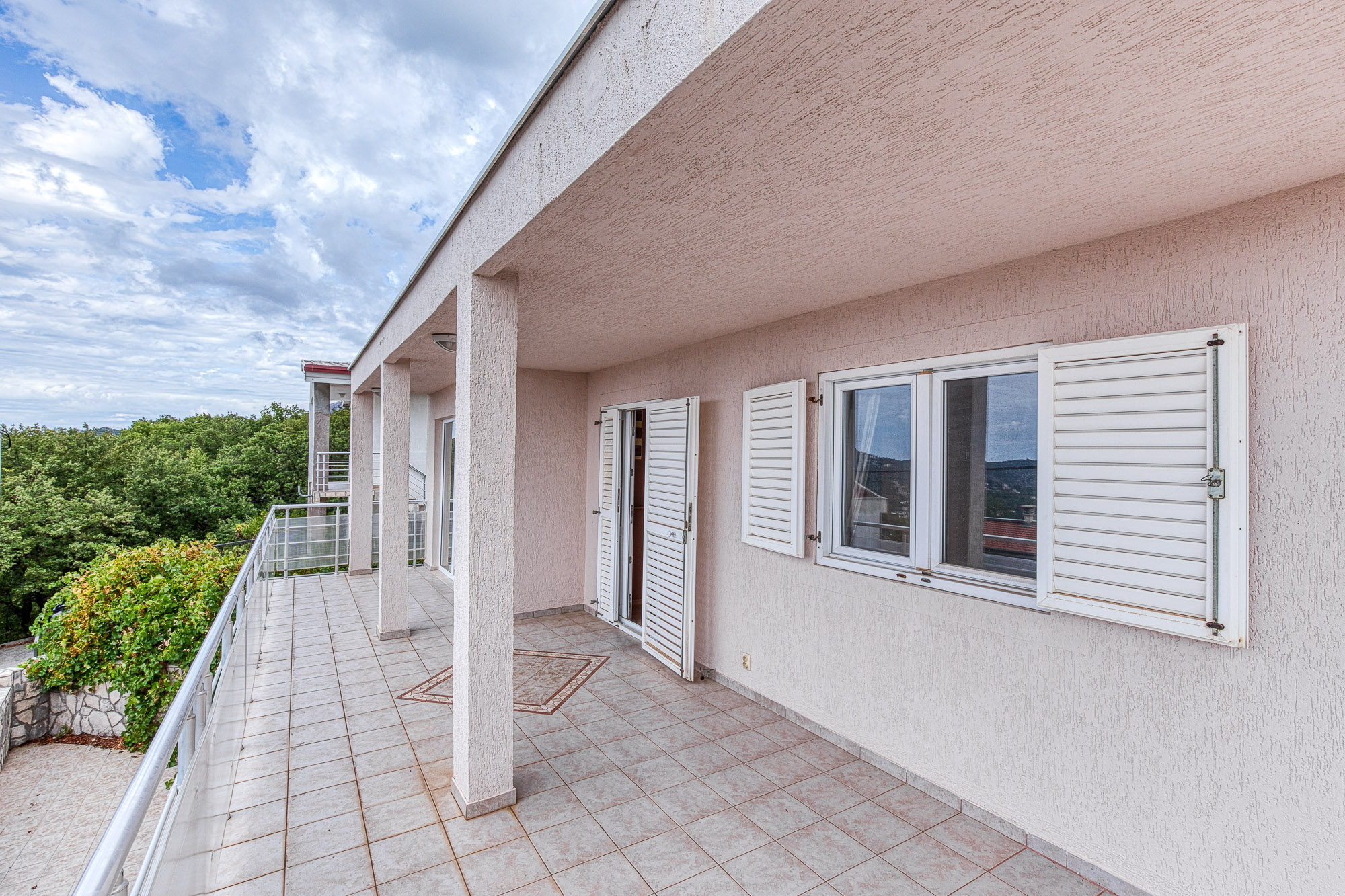 A house in Sutomore with a panoramic sea view 140 m2